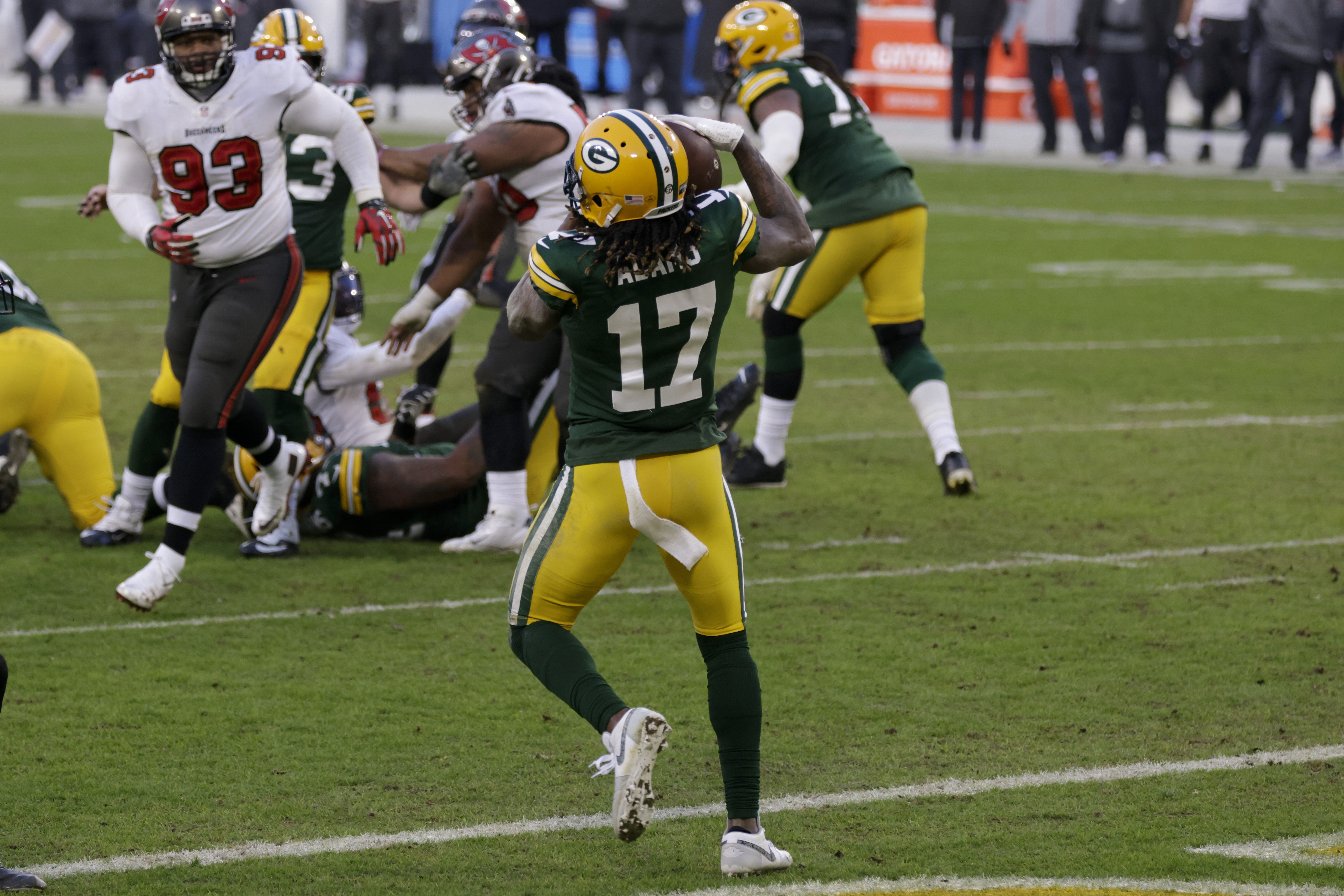 Tampa Bay Buccaneers advance to Super Bowl in home stadium, beating Green  Bay Packers 31-26 in NFC Championship Game