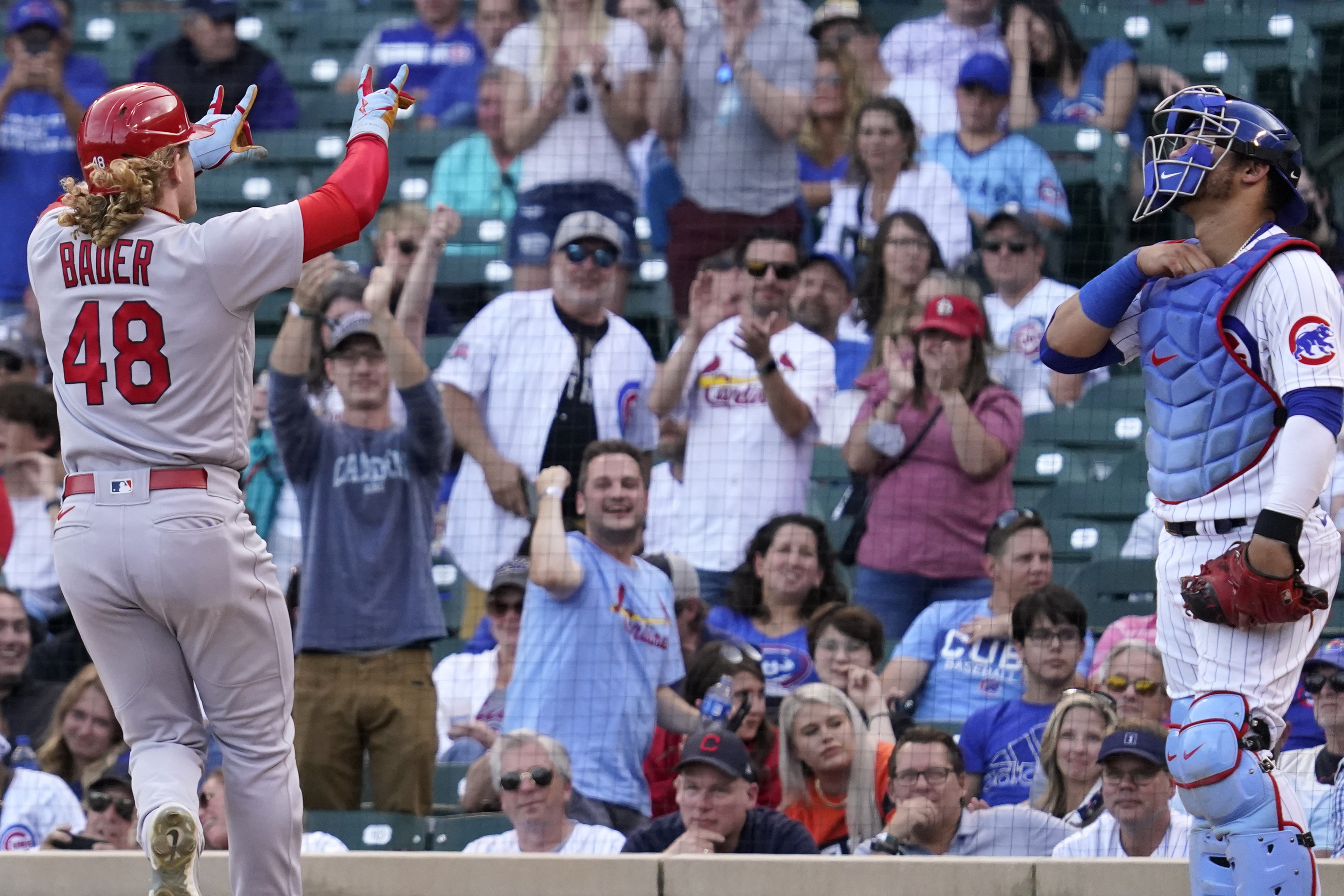 Chicago Cubs Jason Heyward scores in front of St. Louis Cardinals