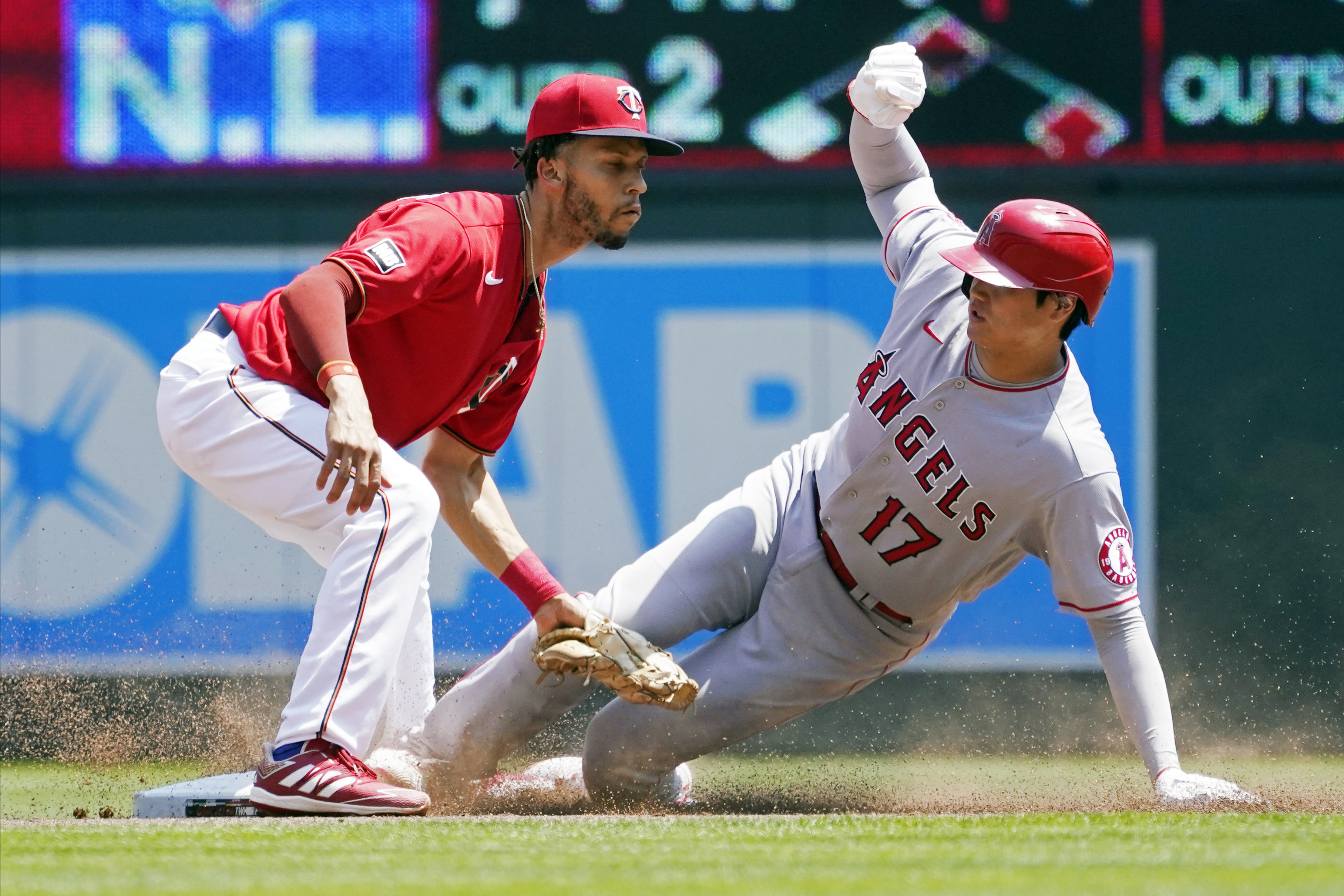 Shohei Ohtani's two-run homer lifts Angels over Red Sox in series