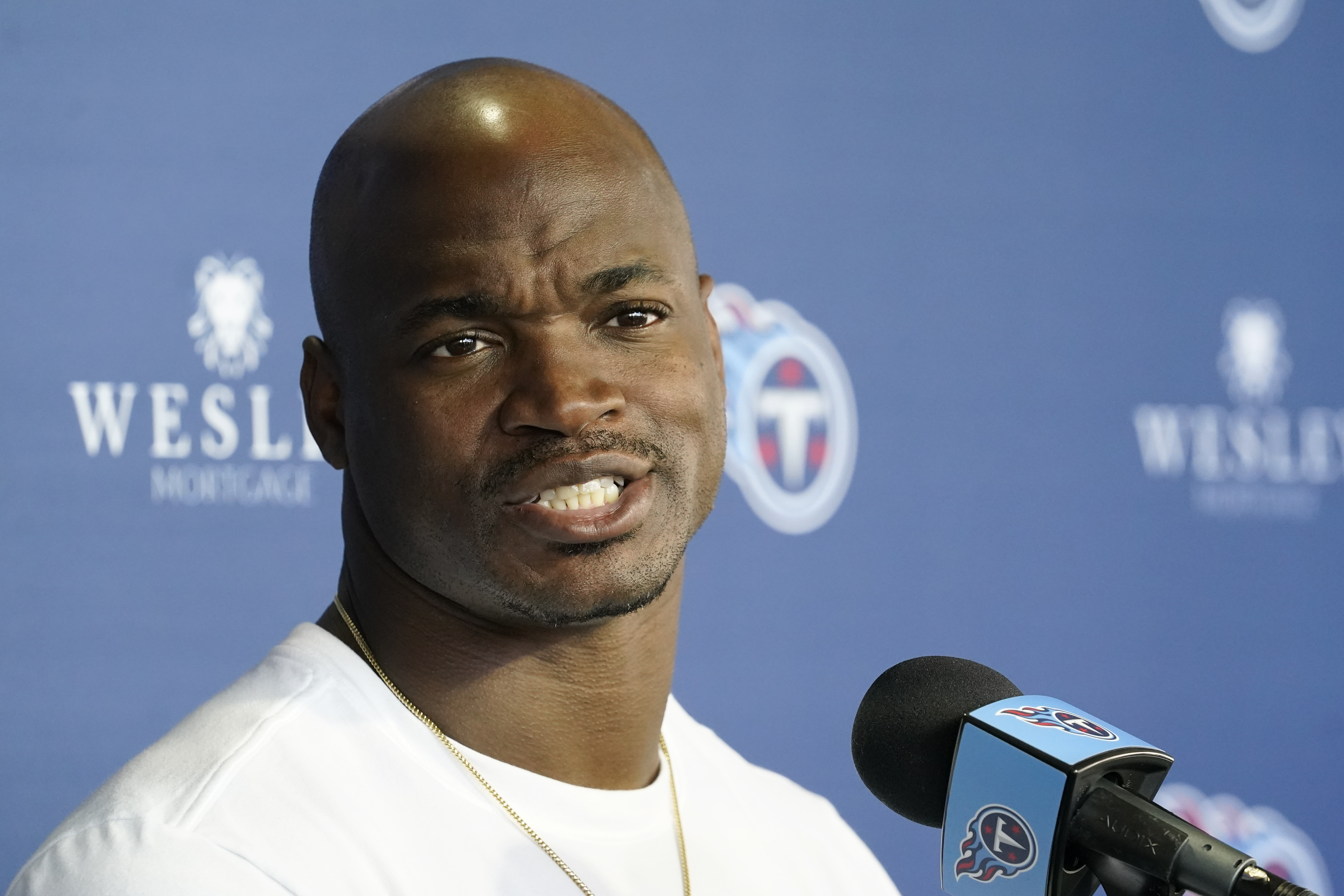 Adrian Peterson or Jeremy McNichols: Which Titans RB is better for