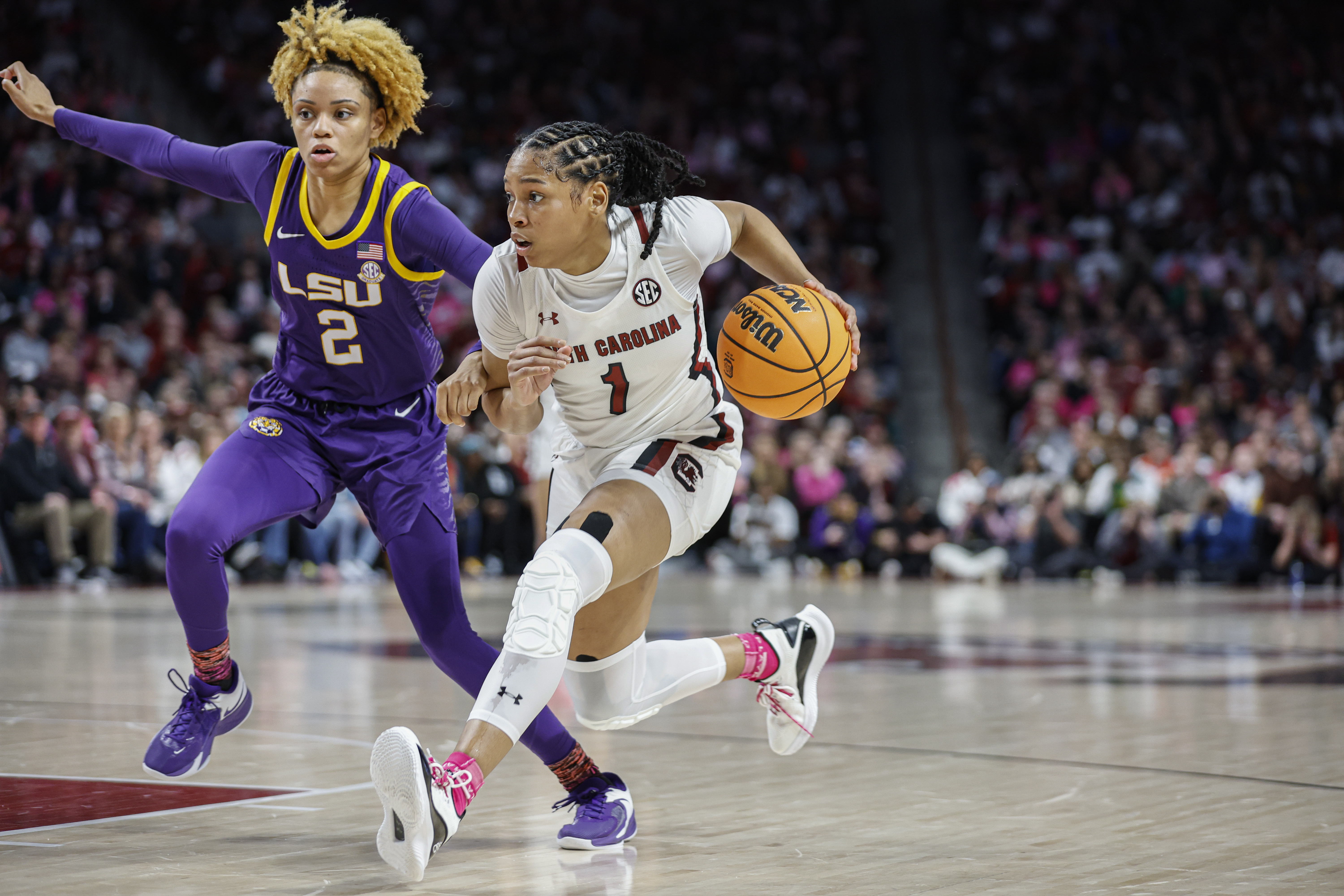 Dawn Staley wears classic Philadelphia Eagles jersey as No. 1 Gamecocks  host No. 3 LSU