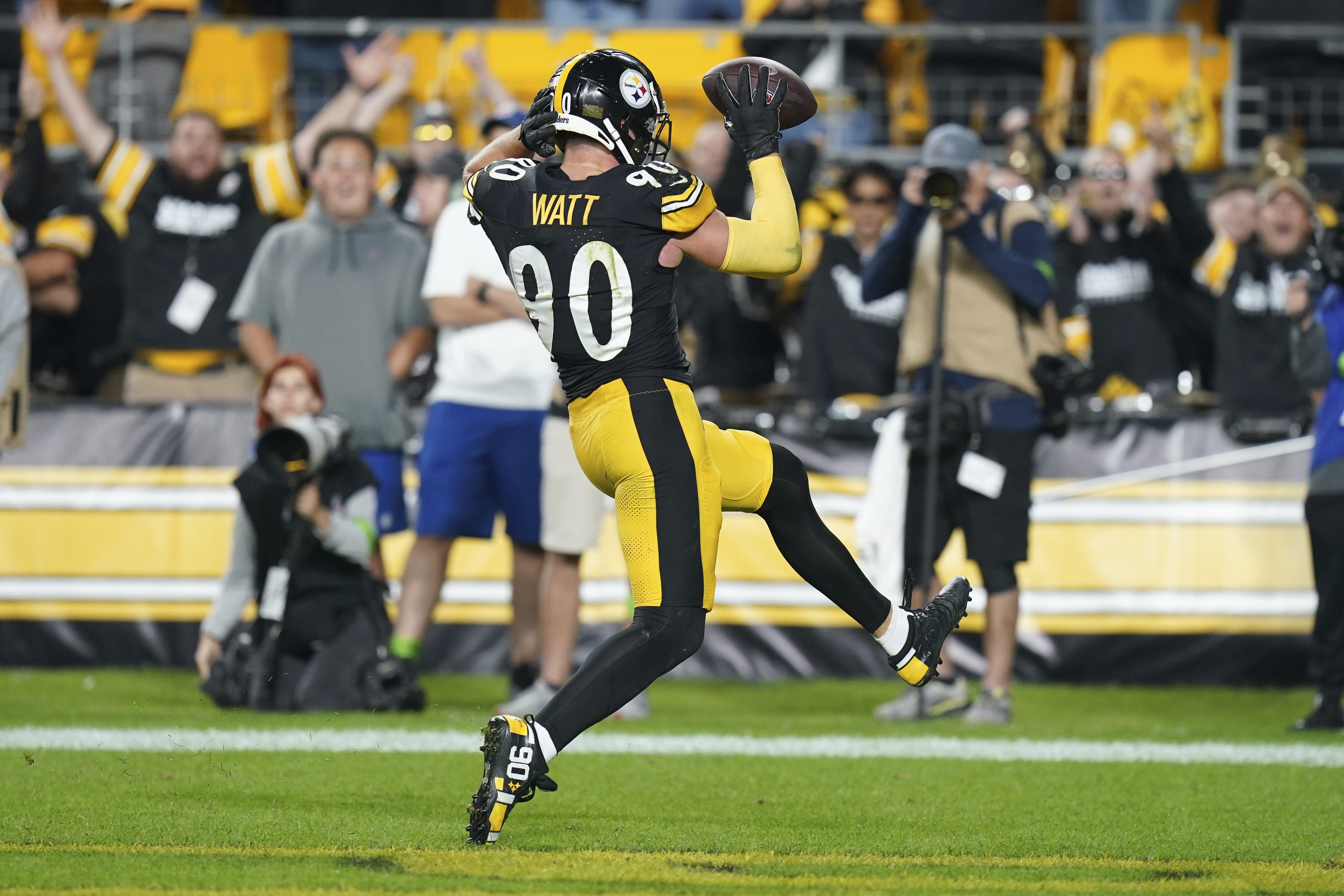 Kenny Pickett Caps Rookie Season With Win Over Browns, Near Playoff Miss -  Pittsburgh Sports Now