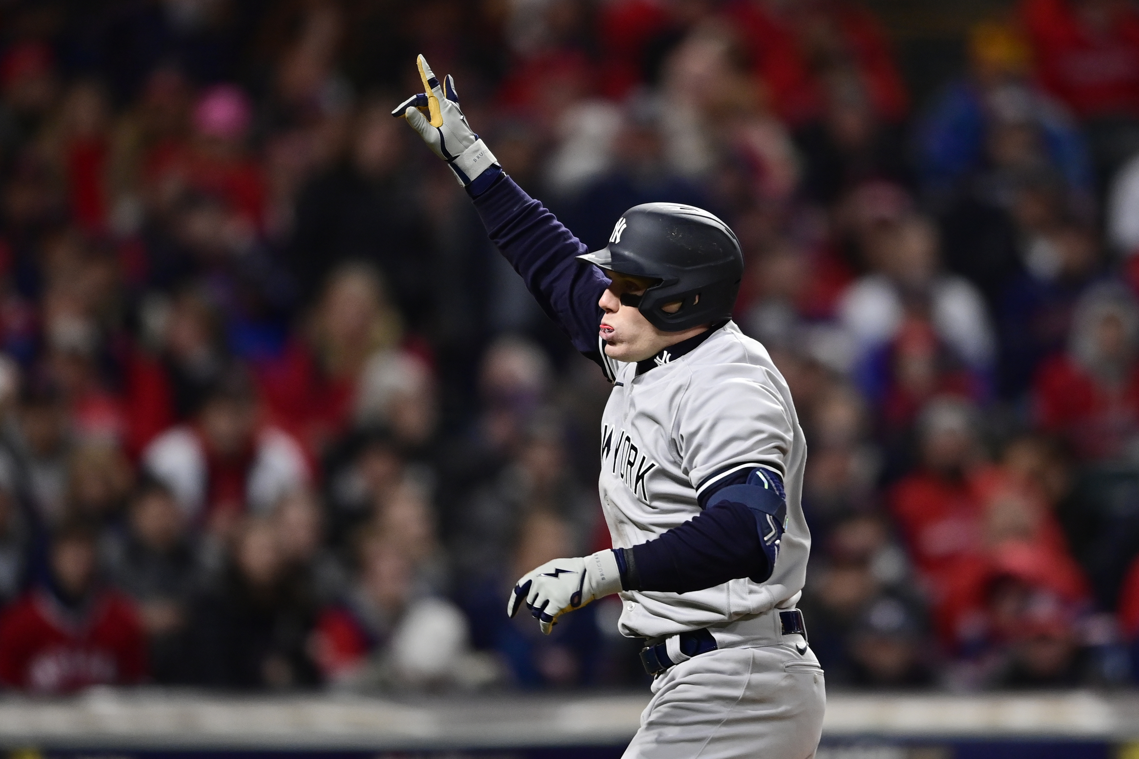 Video: Guardians beat Yankees on Oscar Gonzalez walk-off hit