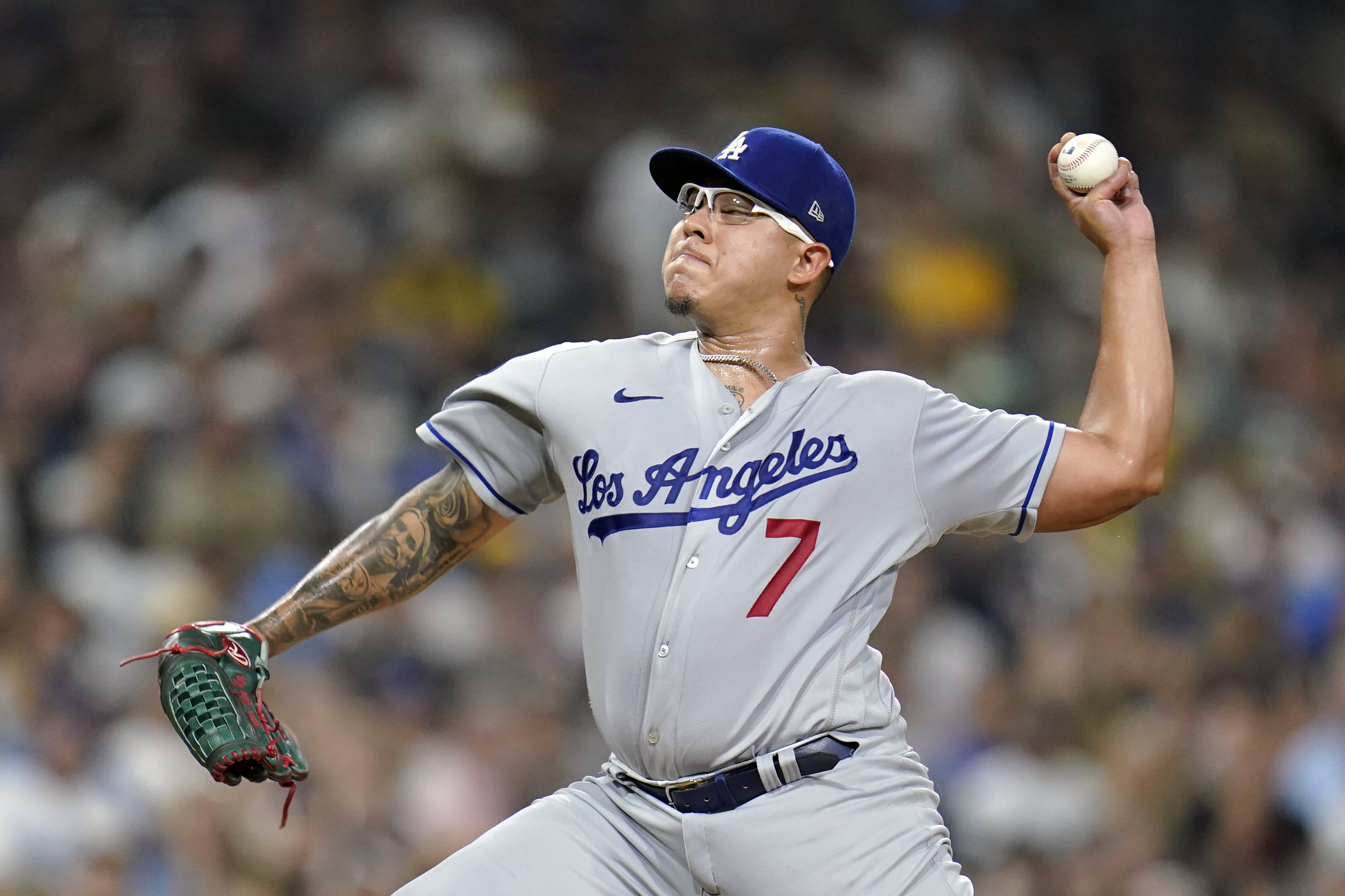 Freeman has RBI single in 10th, gives Dodgers 107th win