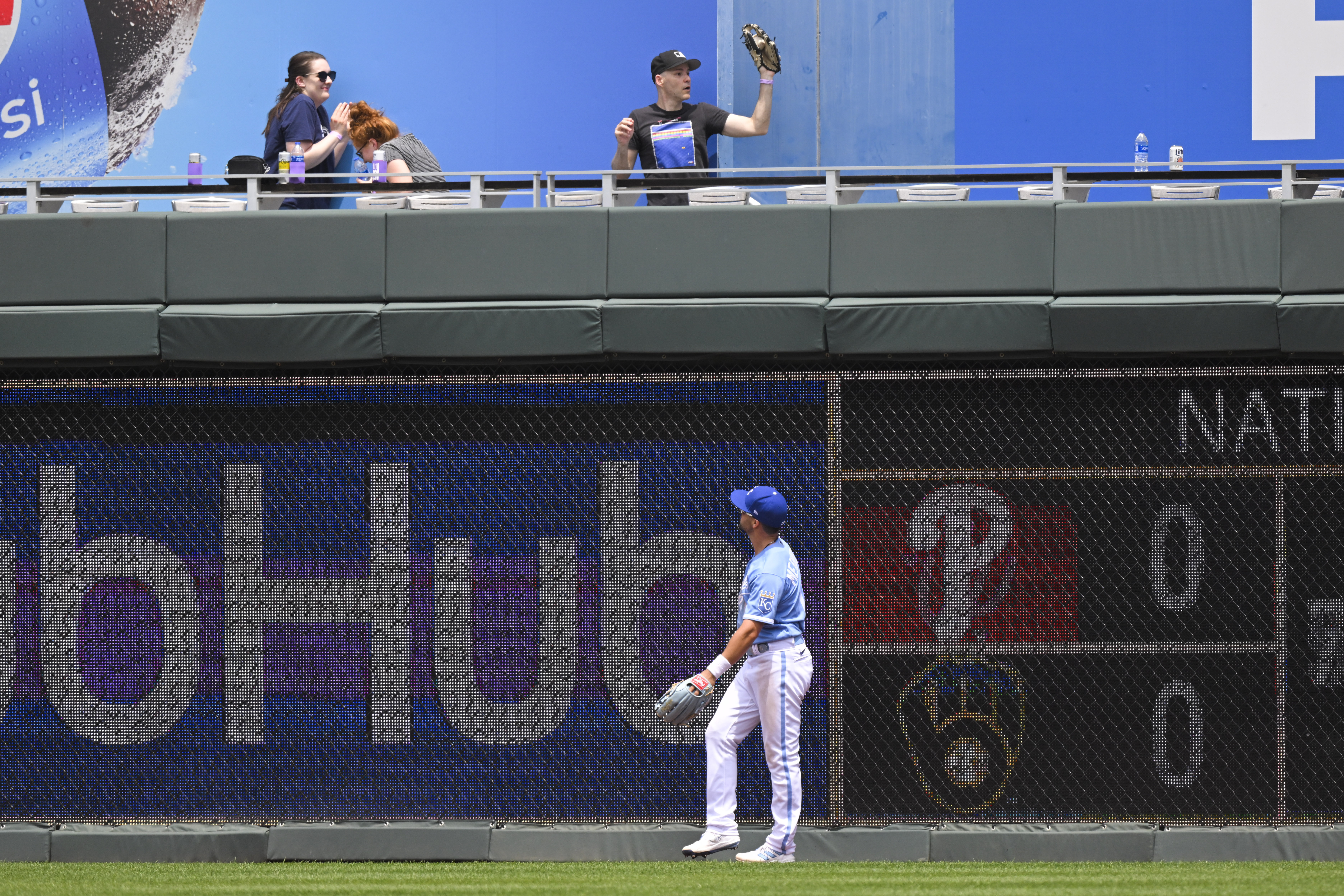 Royals' bats awaken in 8-4 win over Blue Jays to avoid sweep