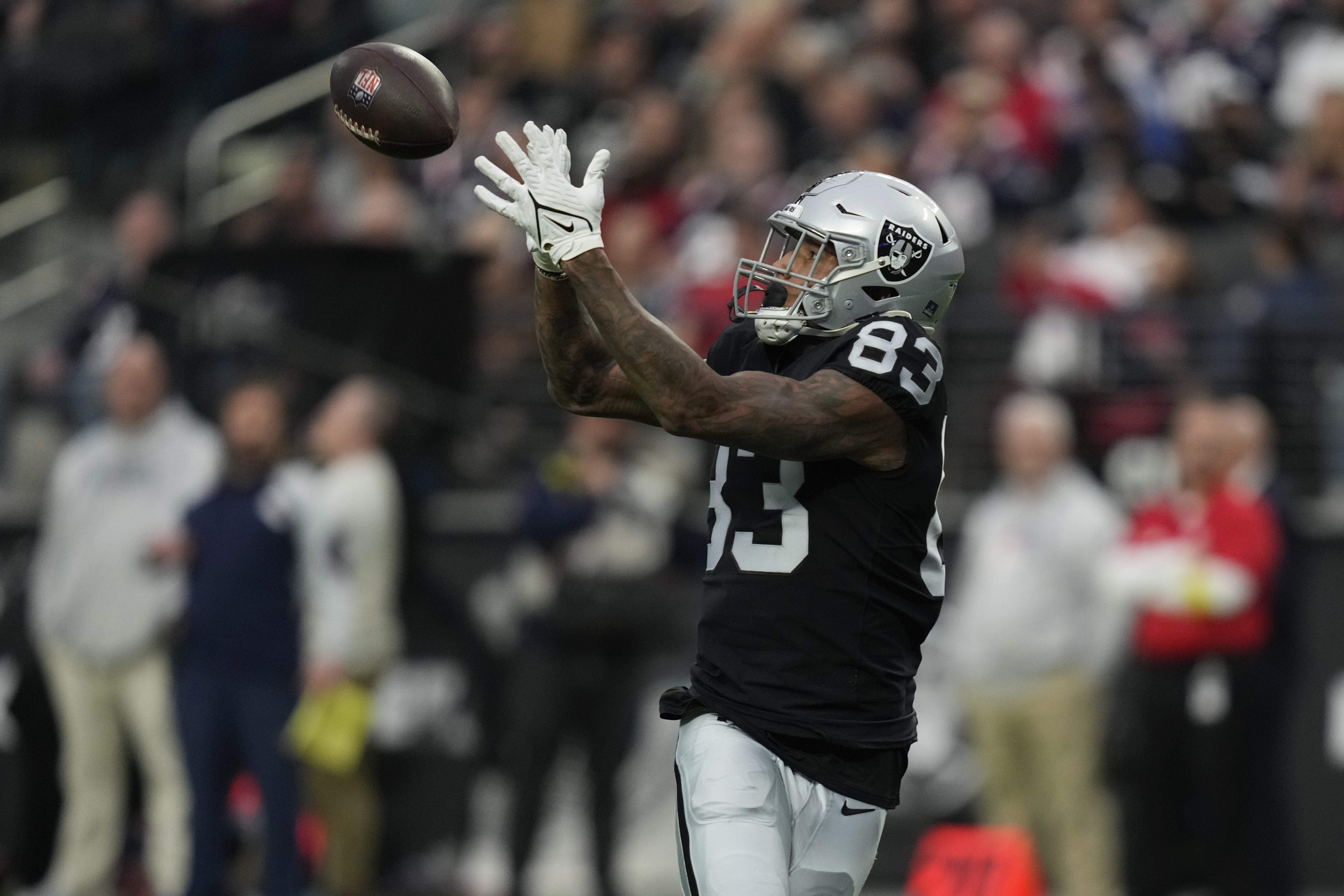 Las Vegas Raiders stun New England Patriots on bizarre final play