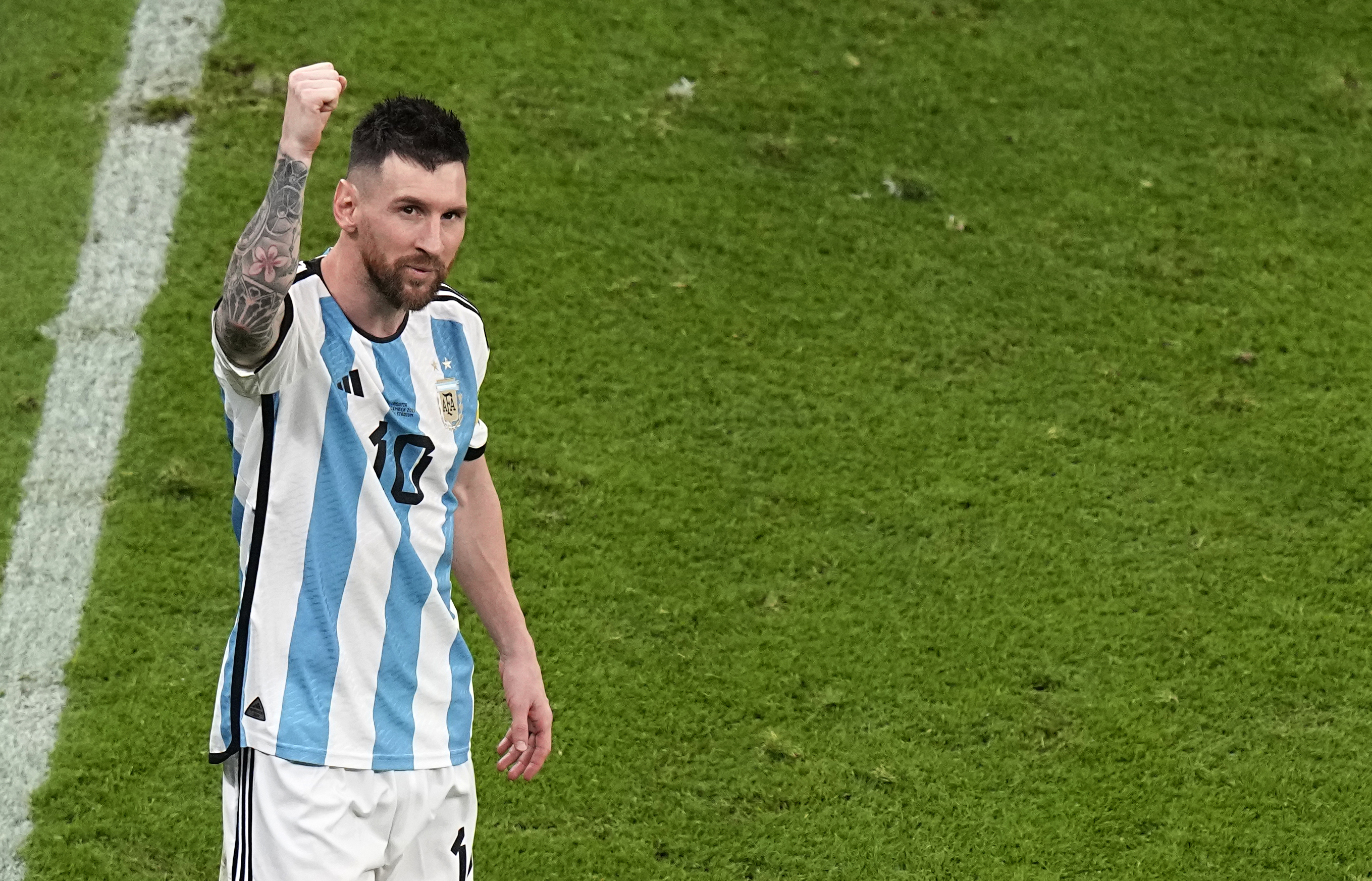 Miami Dolphins Athletes Greet Messi in Style