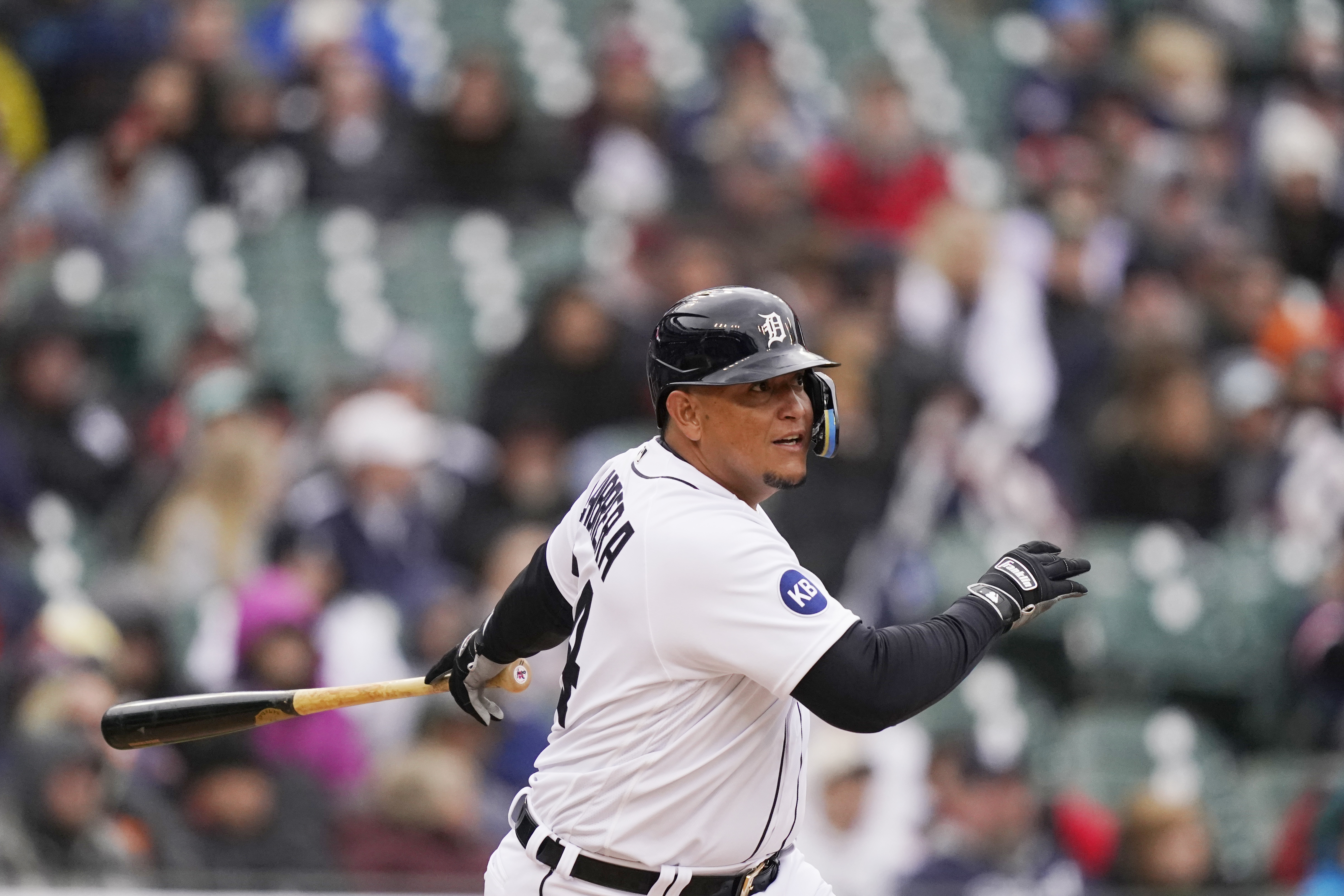 Cease, unbeaten vs Tigers, leads White Sox to 5-2 win