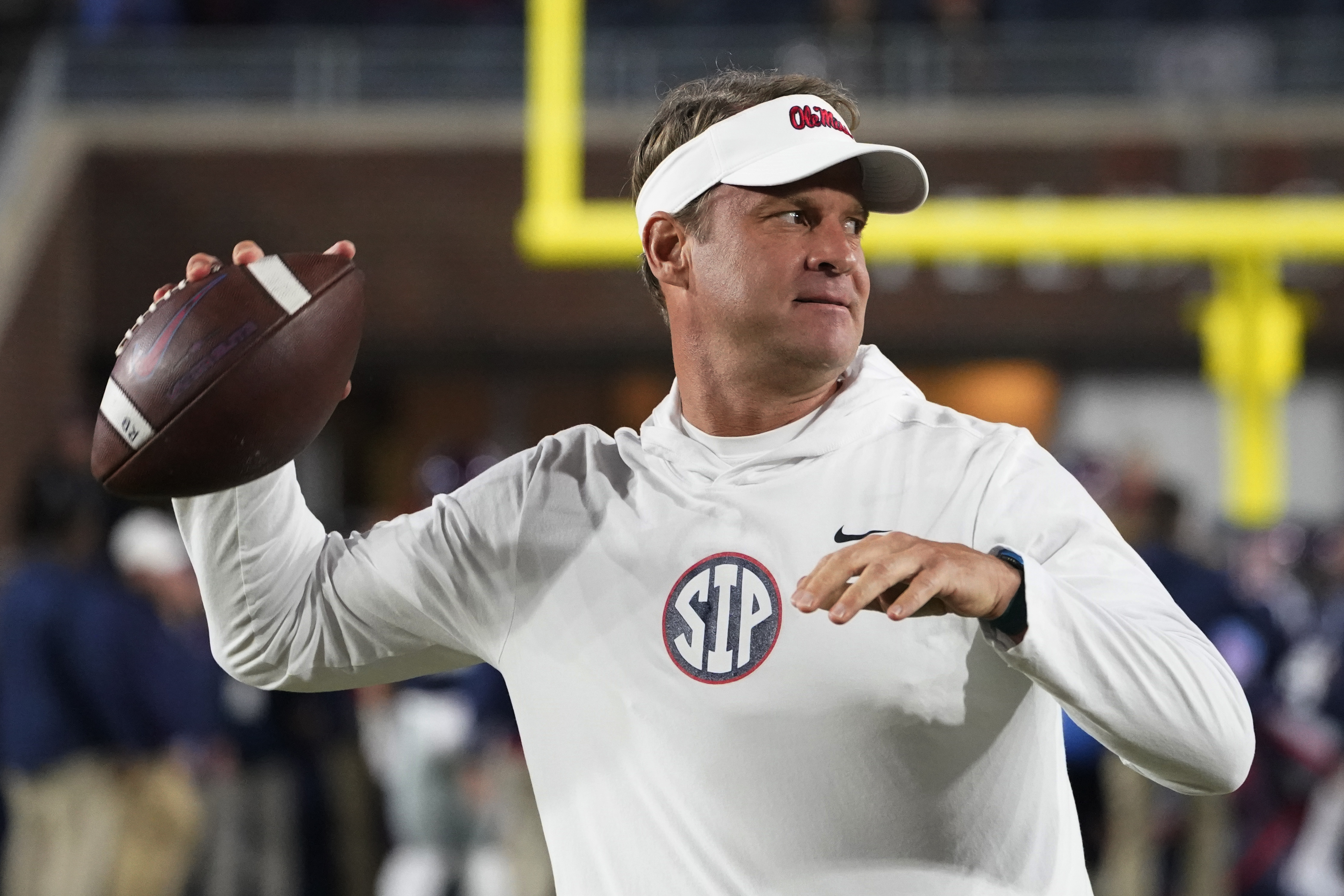 Ole Miss Outruns Auburn, 48-34; Lane Kiffin, SEC football - Red