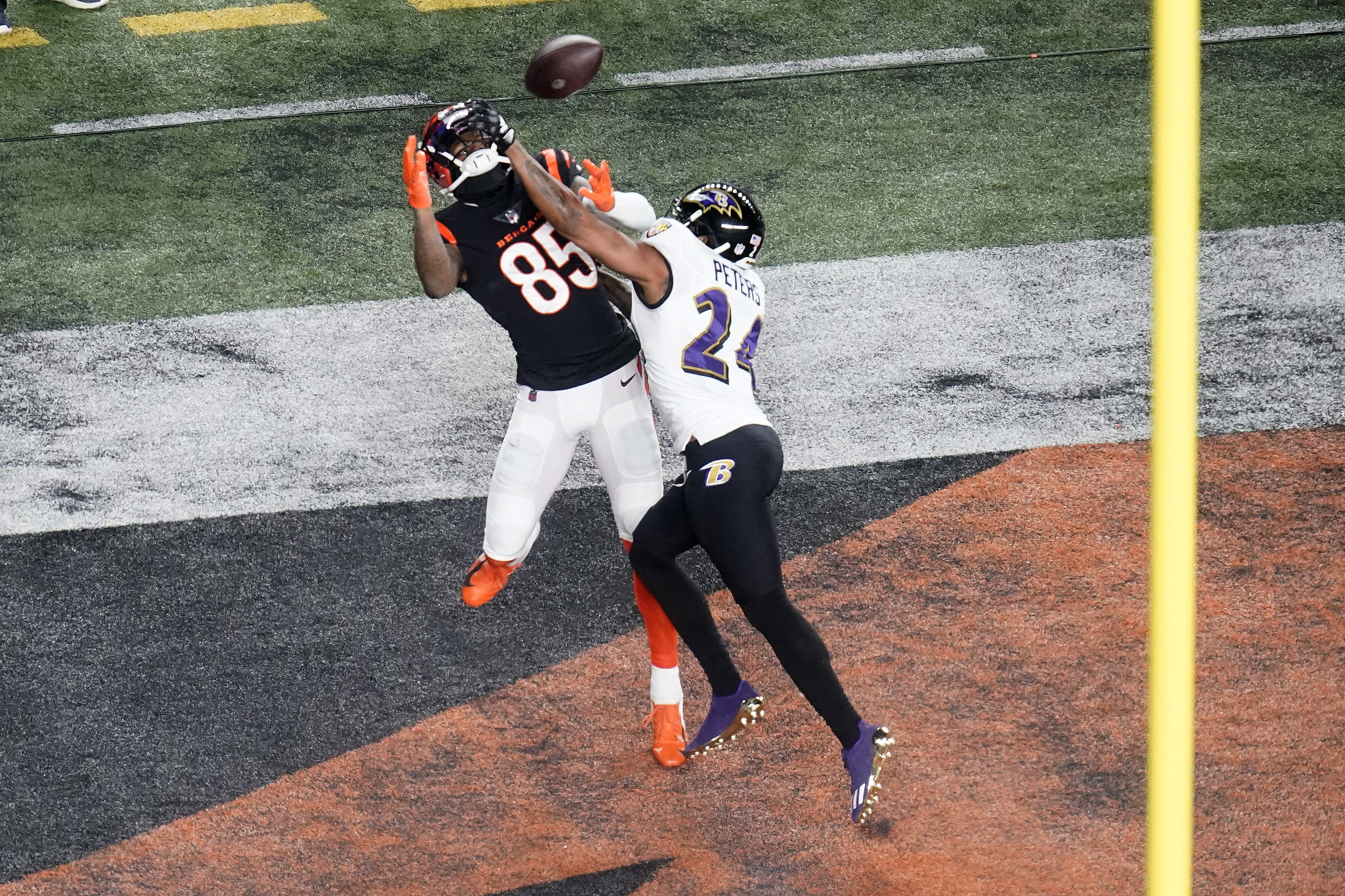 Bengals great T.J. Houshmandzadeh is helping train LSU quarterback