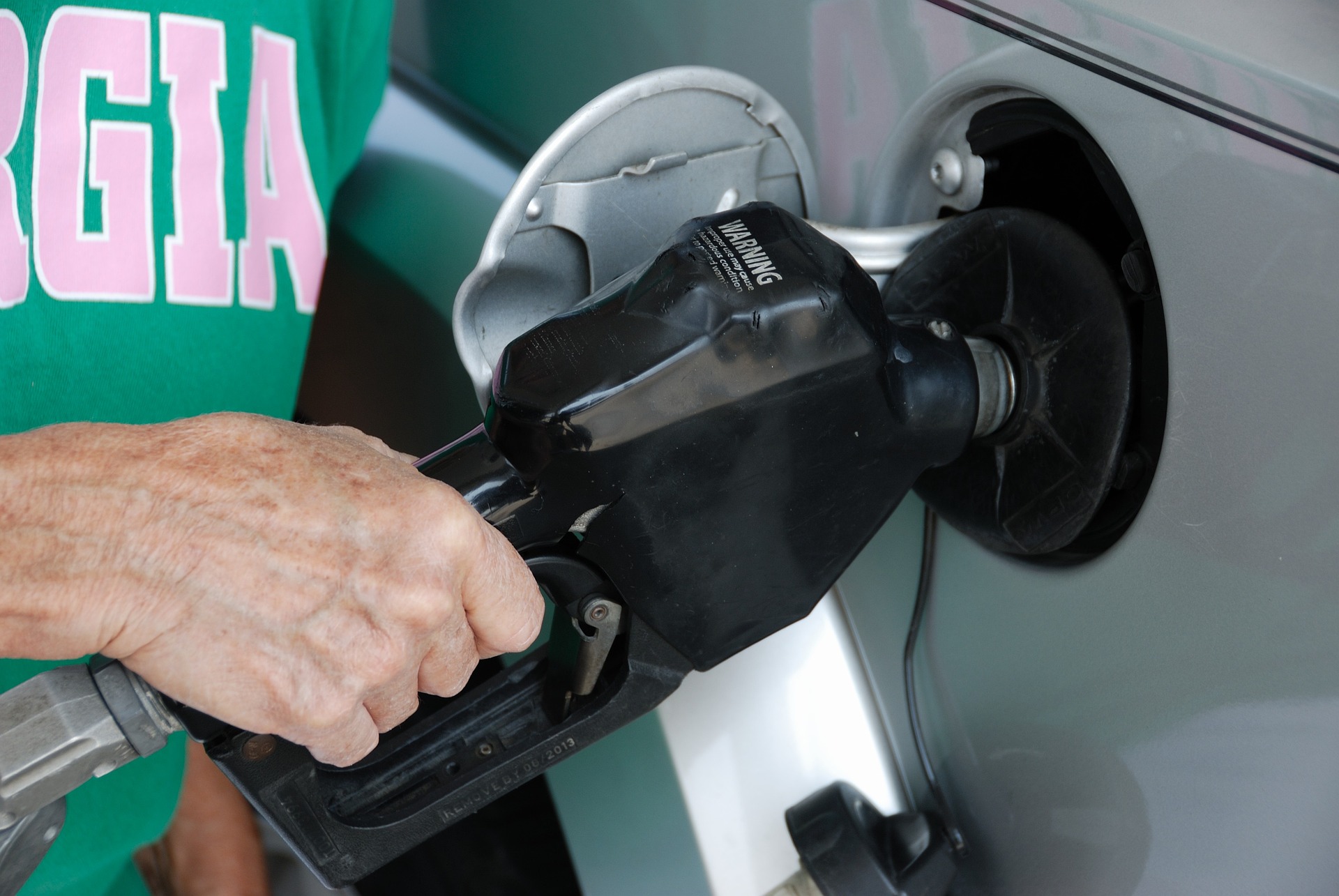 Florida gas prices predicted to decline further after dropping over 3 weeks