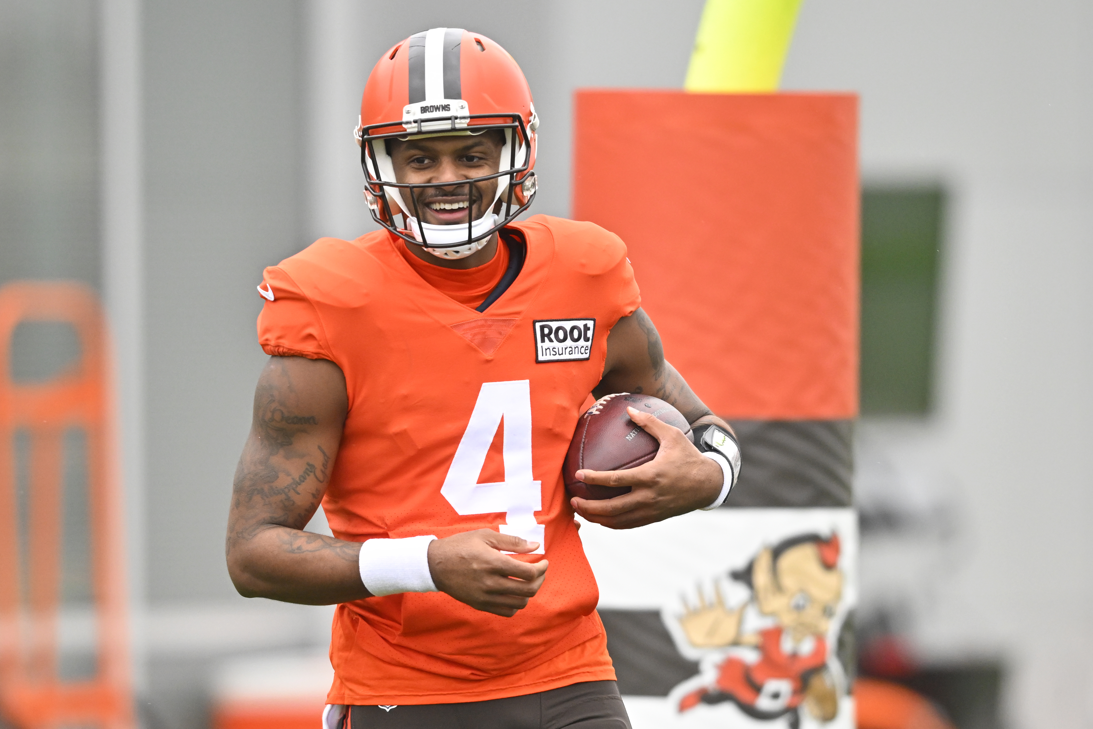 Cleveland Browns DESHAUN WATSON (4) leave the field after the game between  the Cleveland Browns and the Houston Texans in Houston, Texas at NRG  Stadium on December 4, 2022. The Cleveland Browns