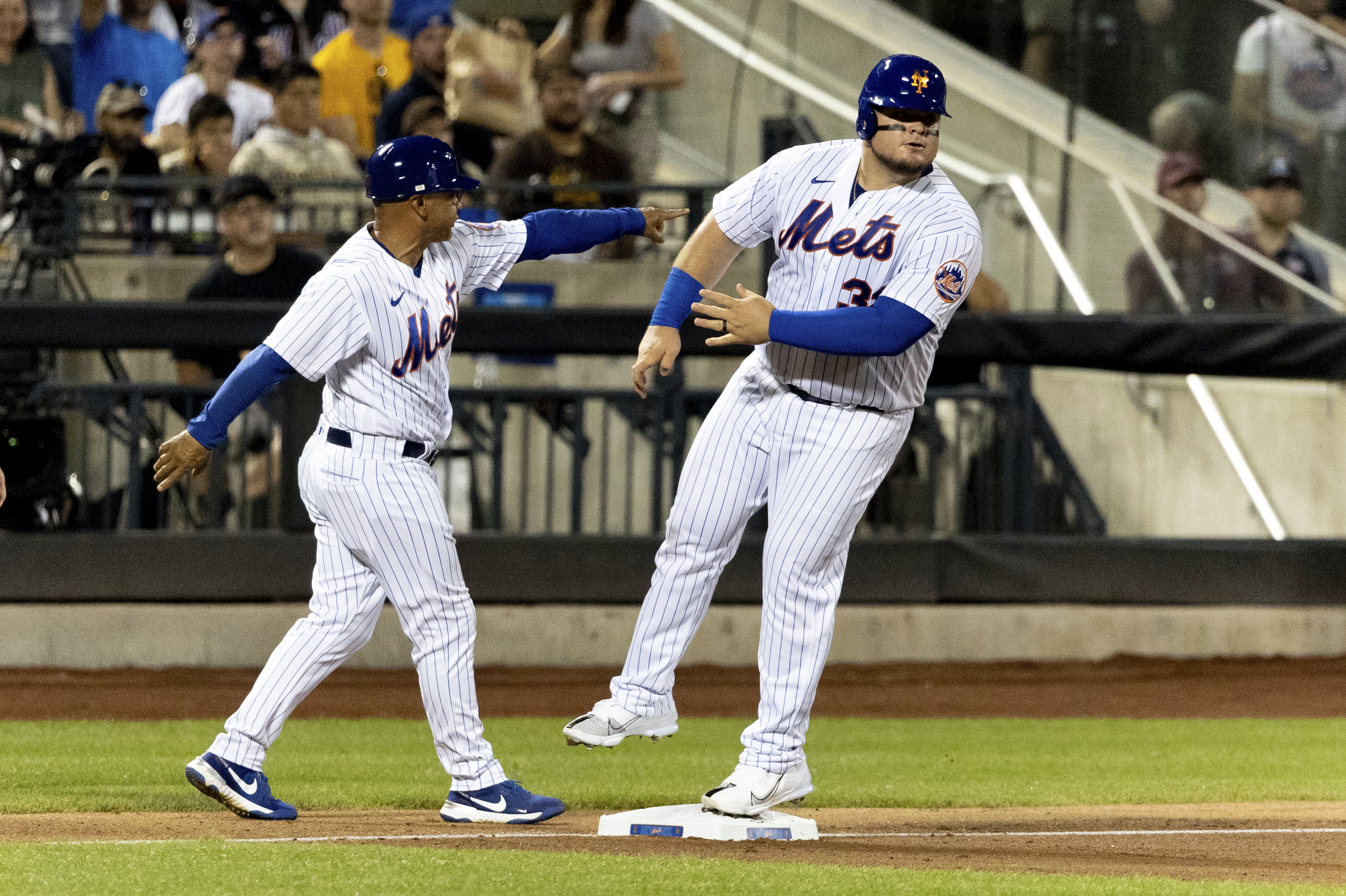 Alonso's 3-run HR, 4 RBIs leads Mets over Padres 8-5 - ABC7 New York