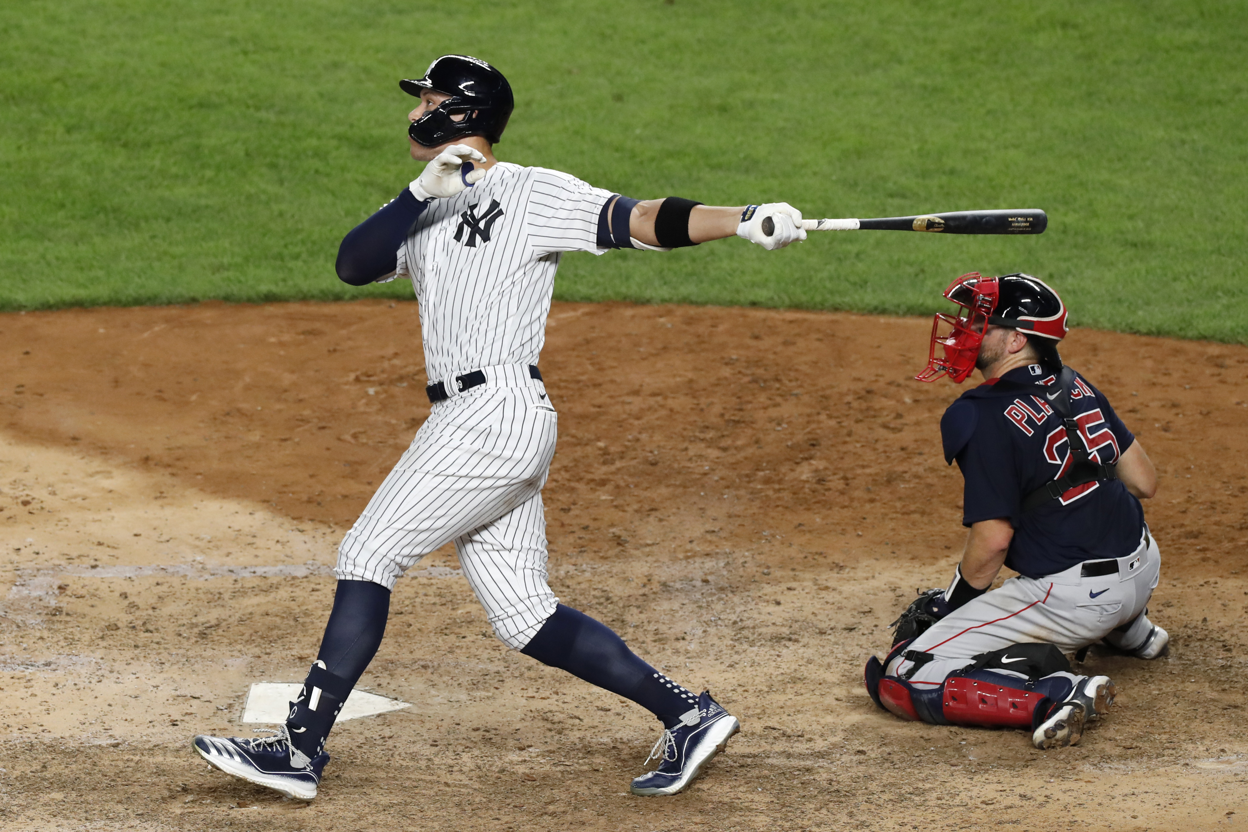 Luke Voit powers red-hot Yankees past Twins for eighth straight win - The  Boston Globe