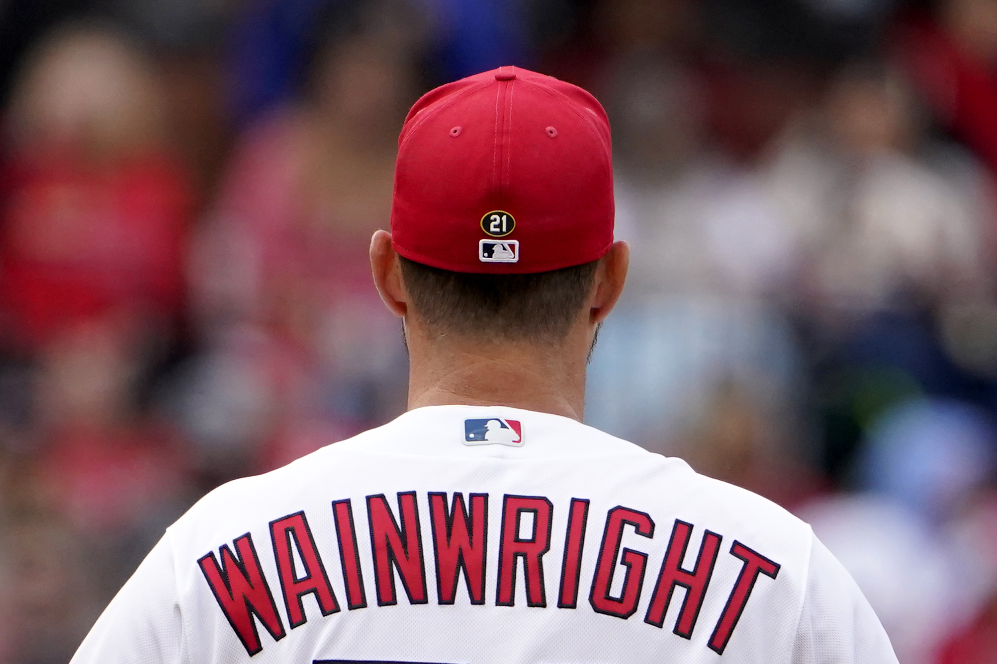 Adam Wainwright wins Major League Baseball's Roberto Clemente Award