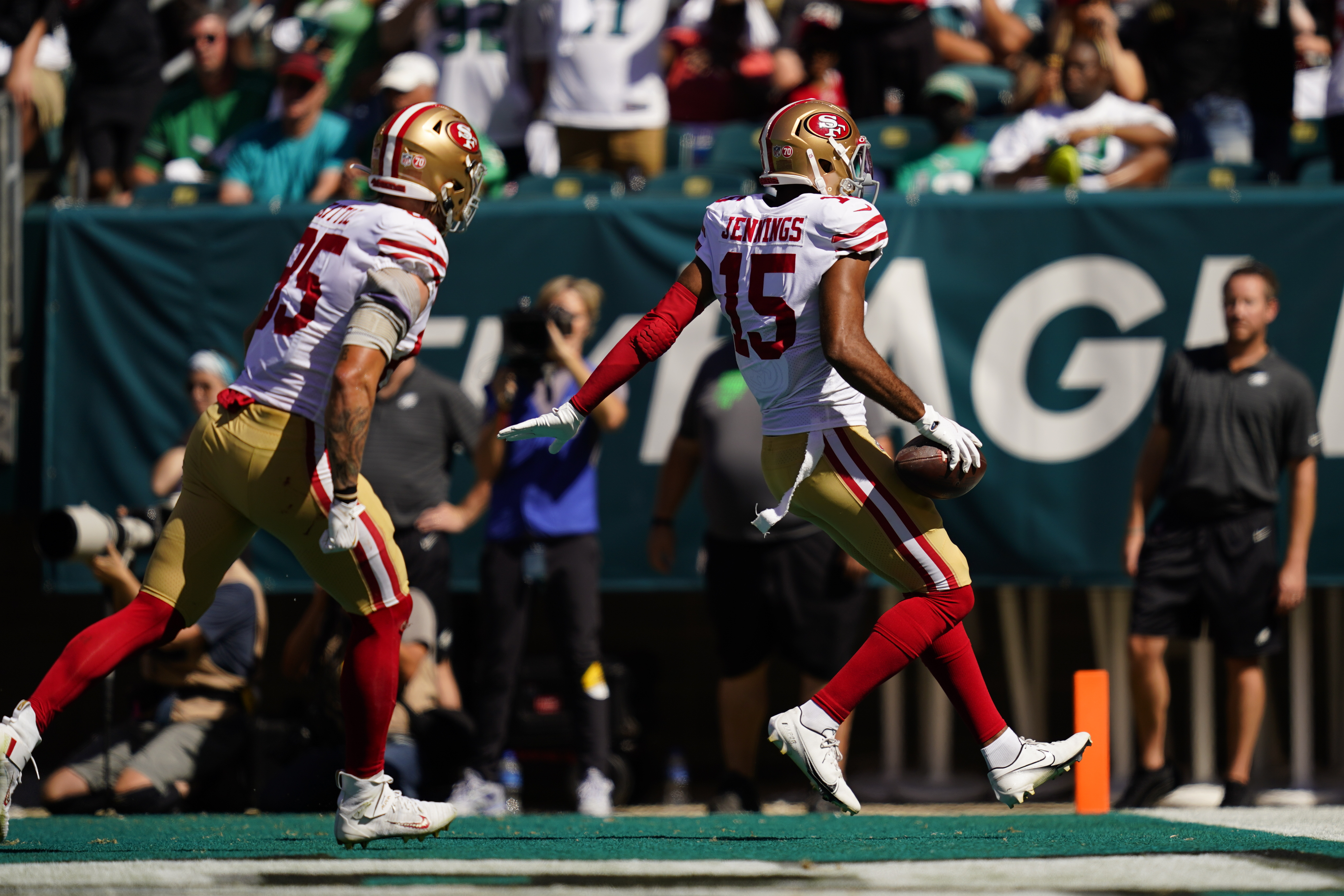 Packers vs. 49ers: George Kittle celebrates with topless Jimmy G shirt