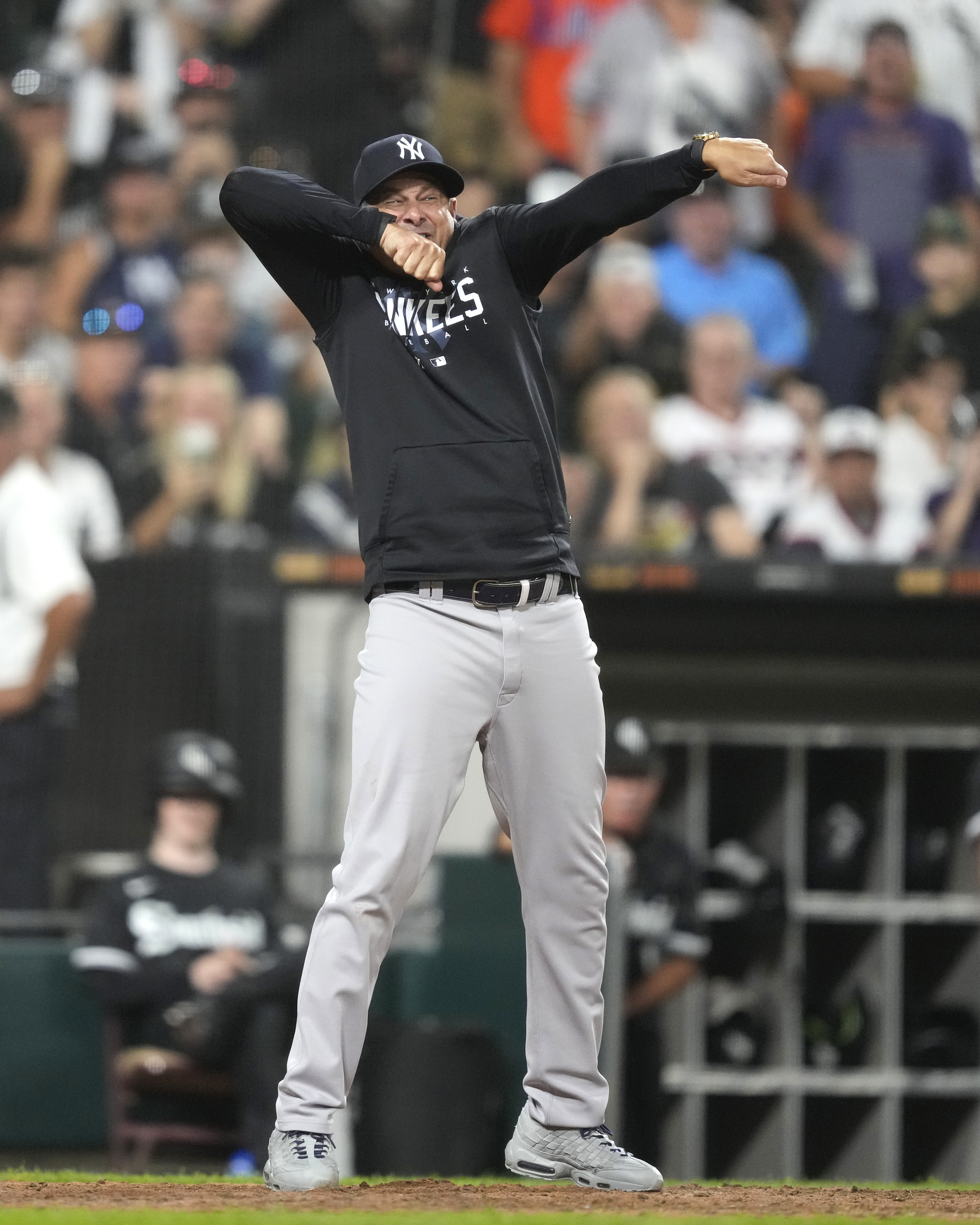 Watch: Yankees' Boone ejected for MLB-leading 4th time this season