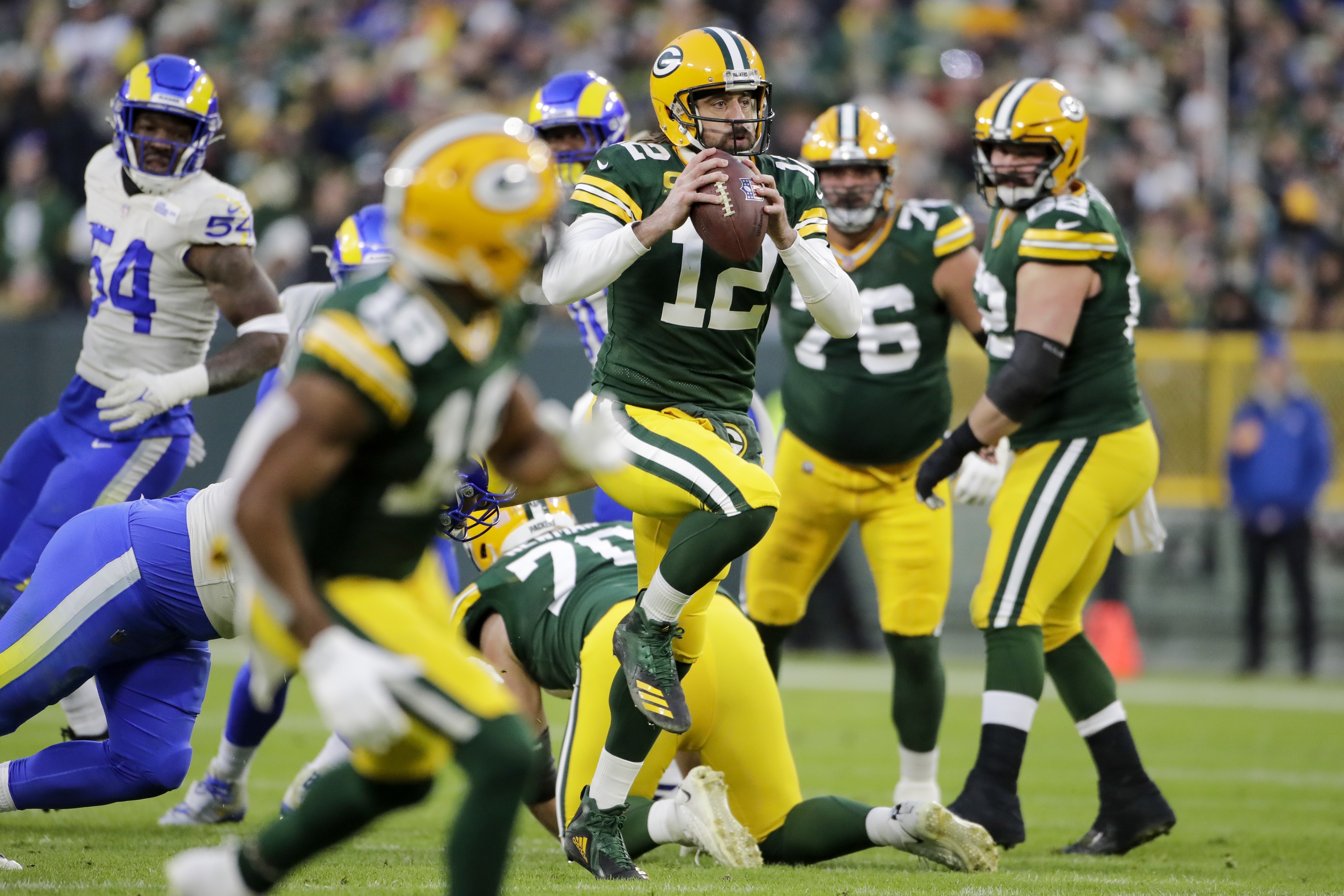 Randall Cobb scores touchdown, leaves Packers game with groin injury