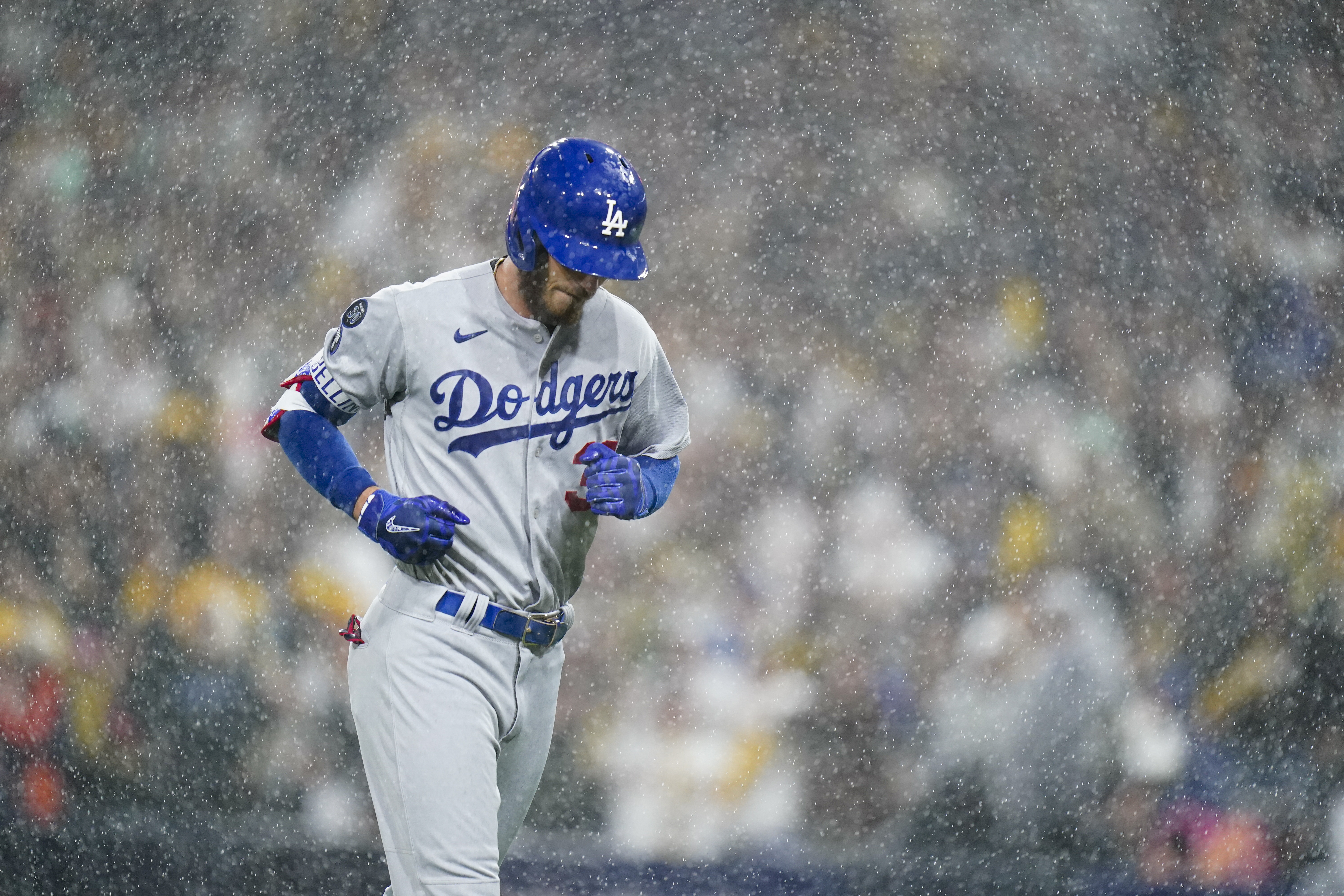 Cronenworth, Padres rally to stun Dodgers 5-3 to reach NLCS