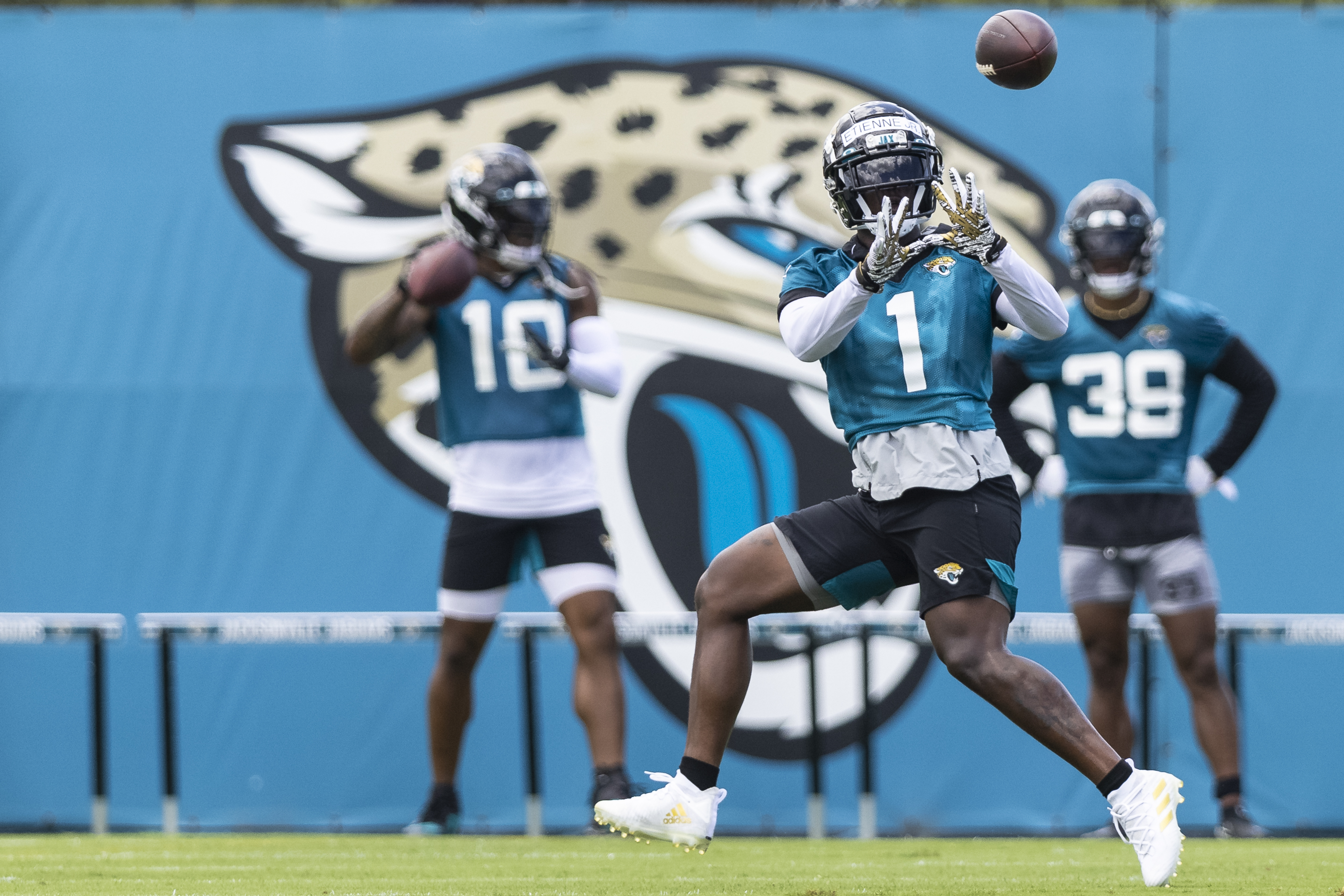 Jaguars rookie RB Travis Etienne to undergo foot surgery, miss 2021 season