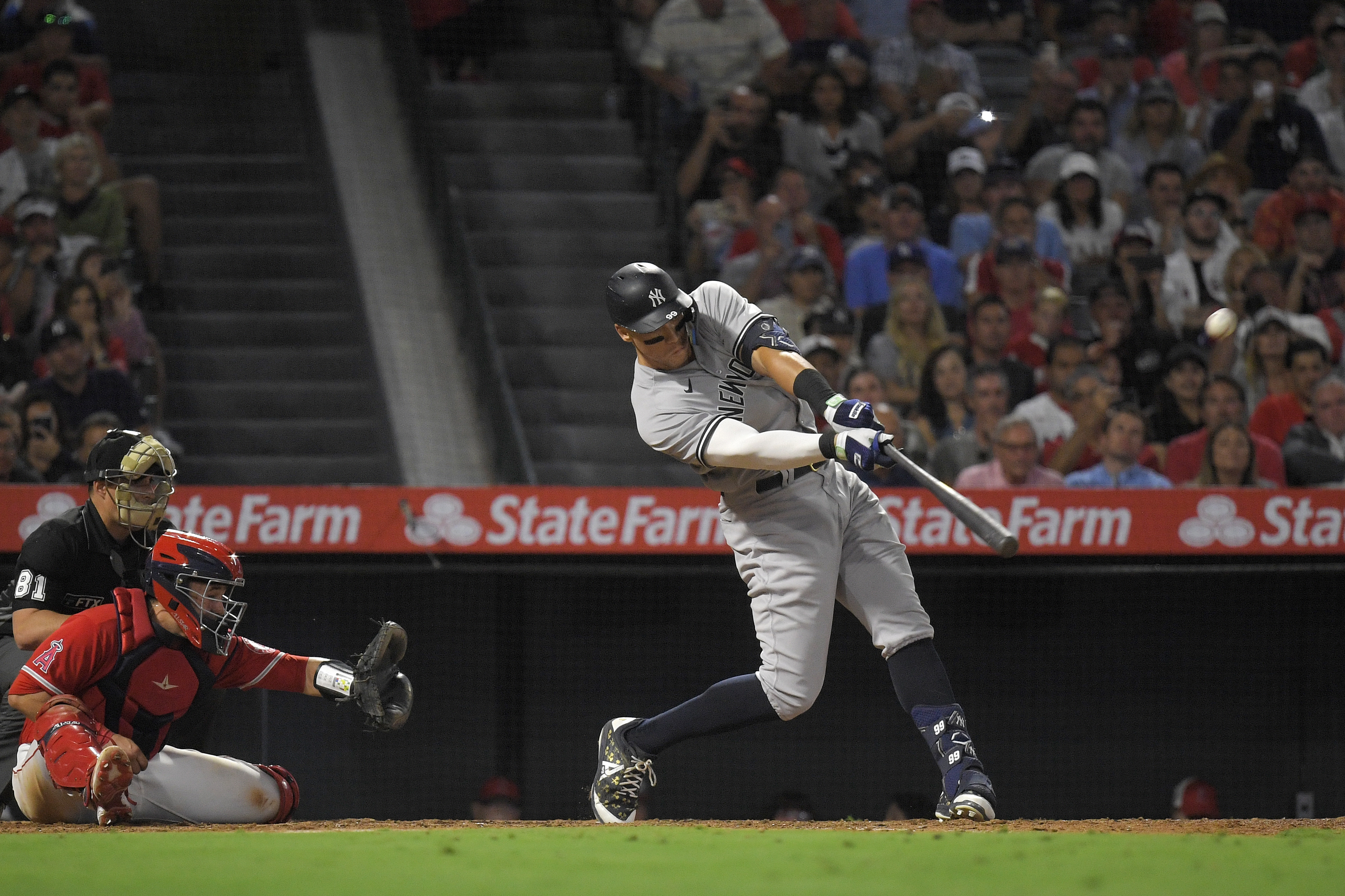 Aaron Judge hits 50th home run, becomes 10th player to do it twice