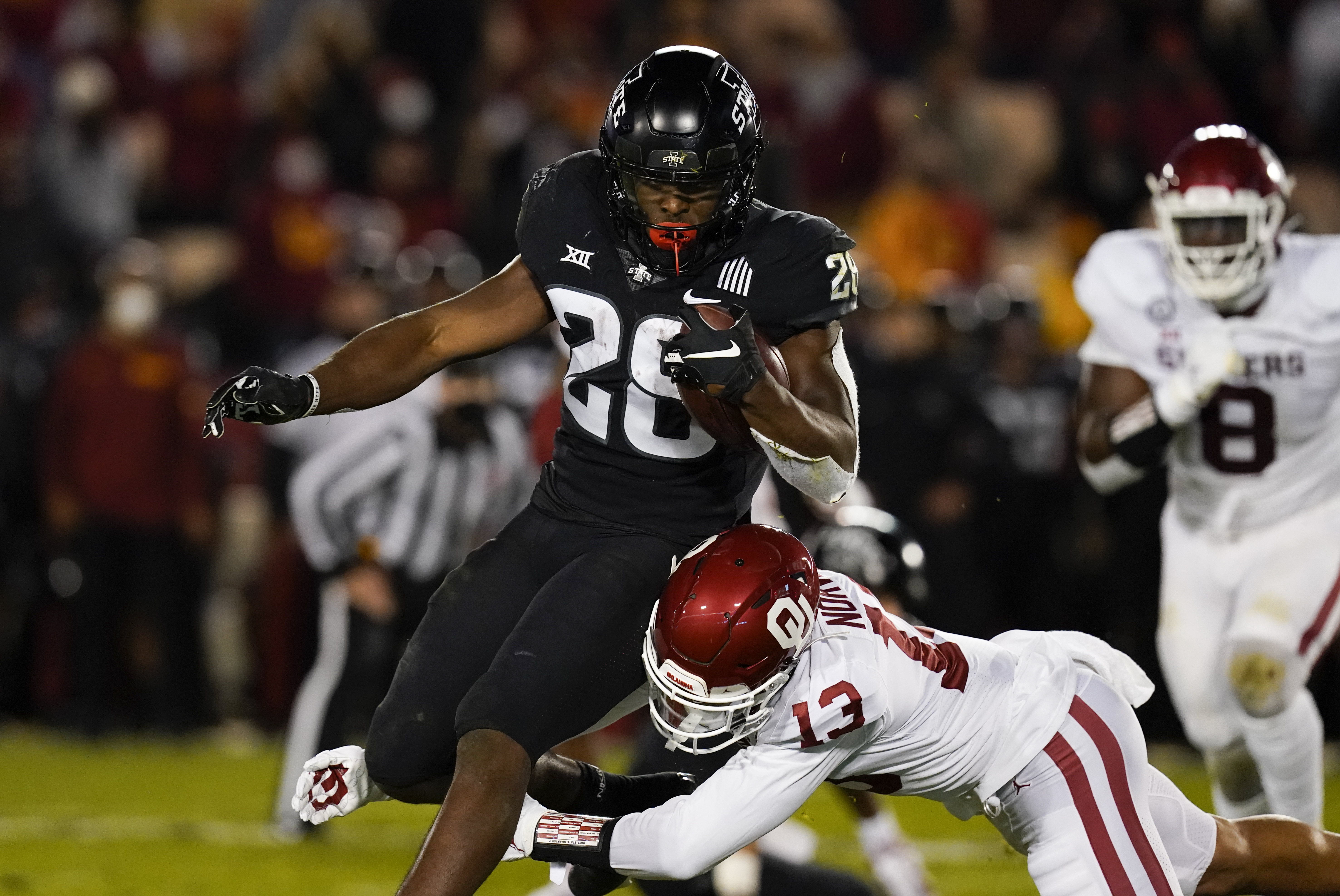 Iowa State hands No. 18 Oklahoma second straight loss, 37-30