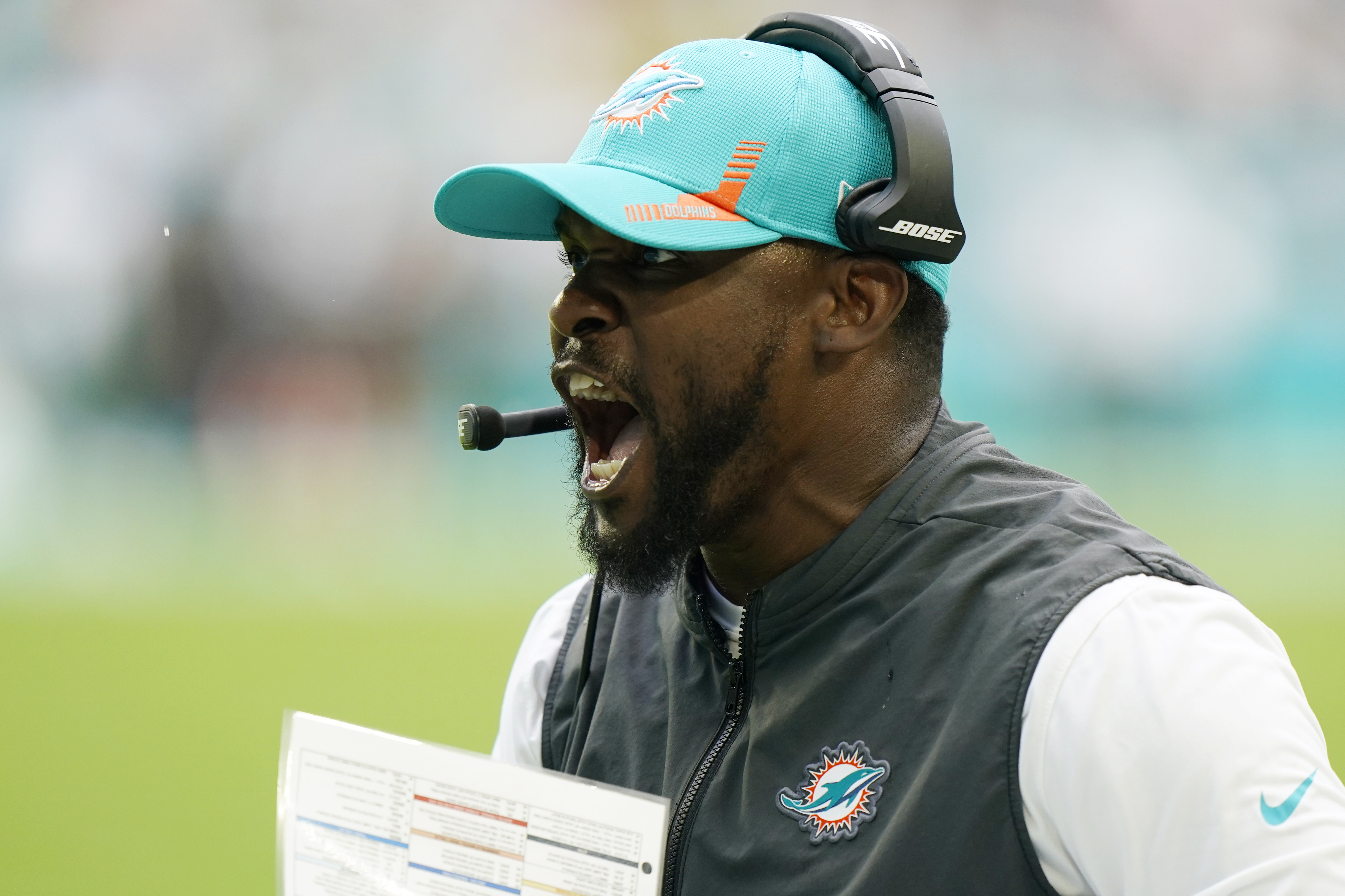 Dolphins extend winning streak to 6, rally past Jets 31-24 - The