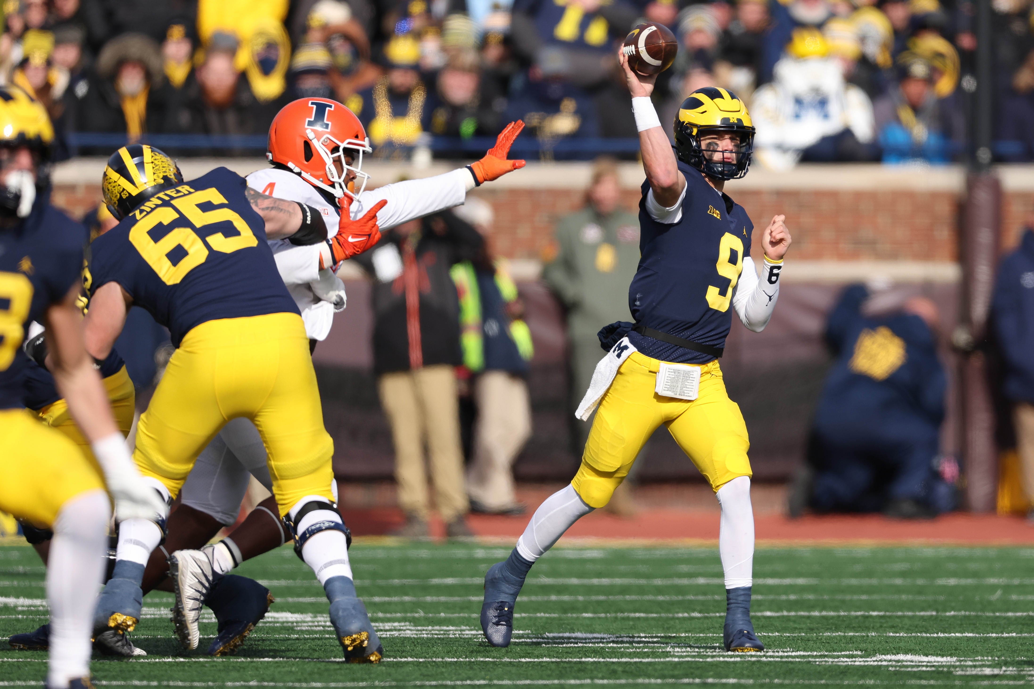 Michigan Upsets Ohio State and Aims for a Playoff Berth - The New