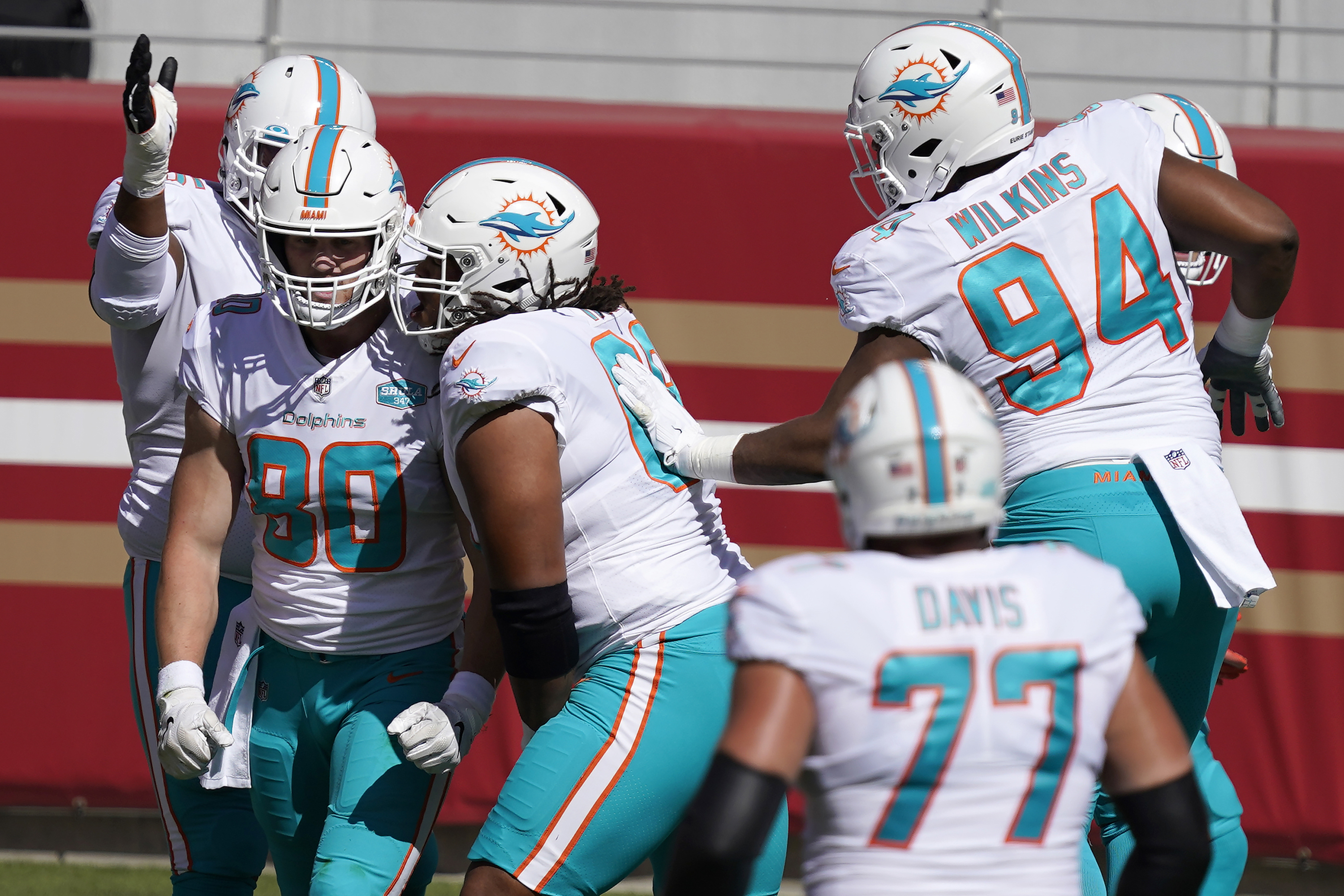 Fitzpatrick's 3 TD passes help Dolphins defeat 49ers