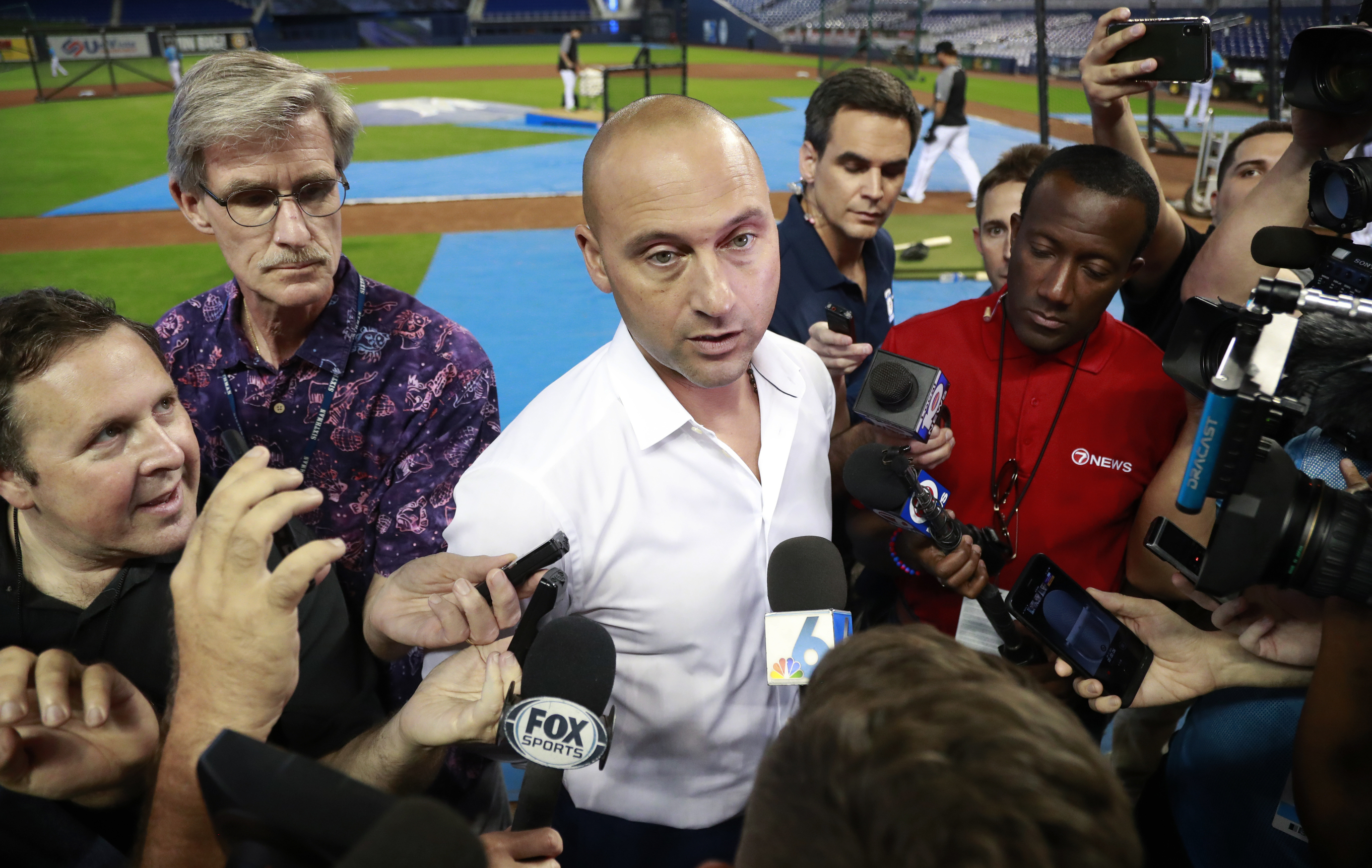 Derek Jeter blasted by ex-Marlins owner Jeffrey Loria