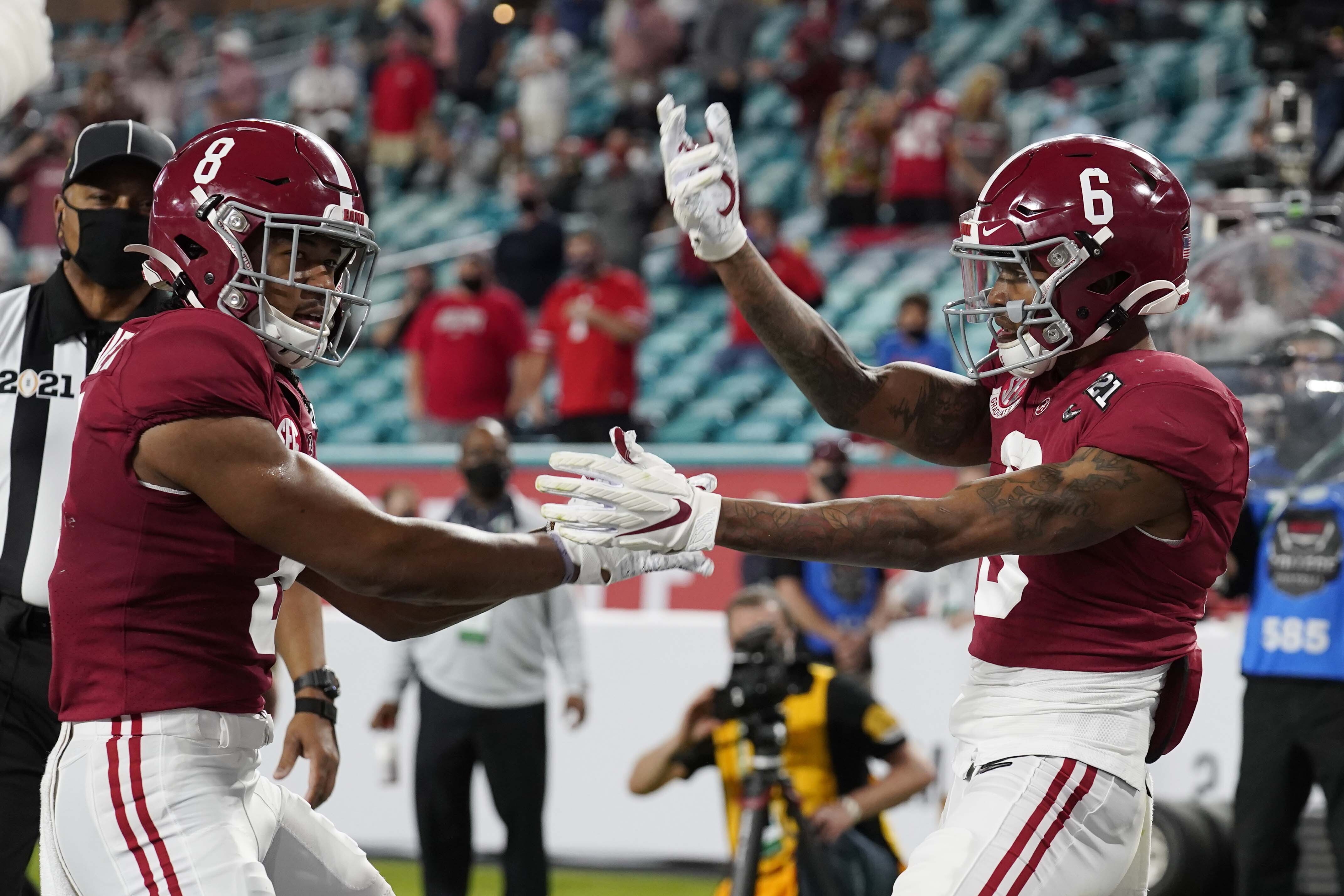 Alabama wins 2020 CFP title behind DeVonta Smith's record-shattering first  half