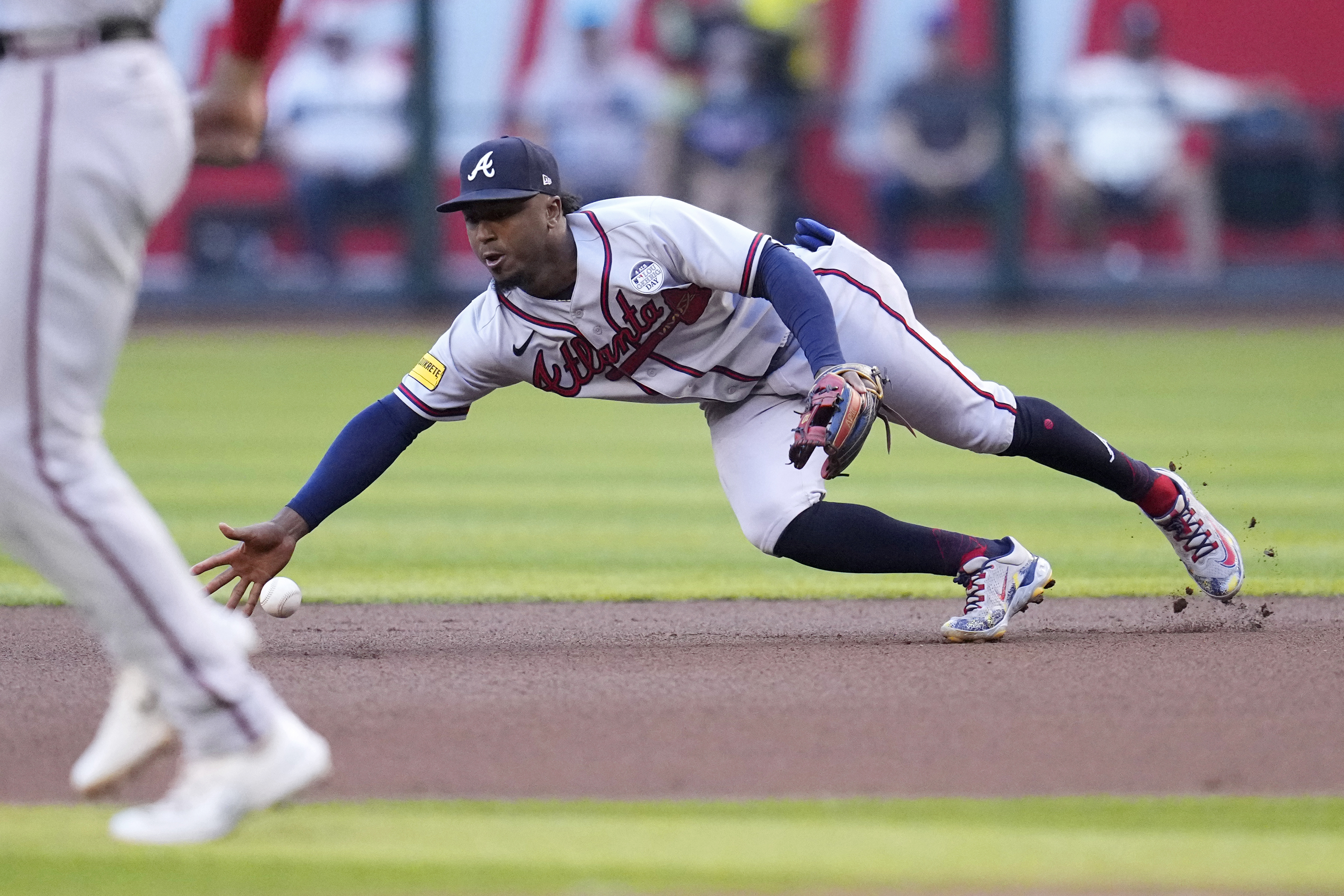 Size matters: Ozzie Albies wins height contest with Ronald