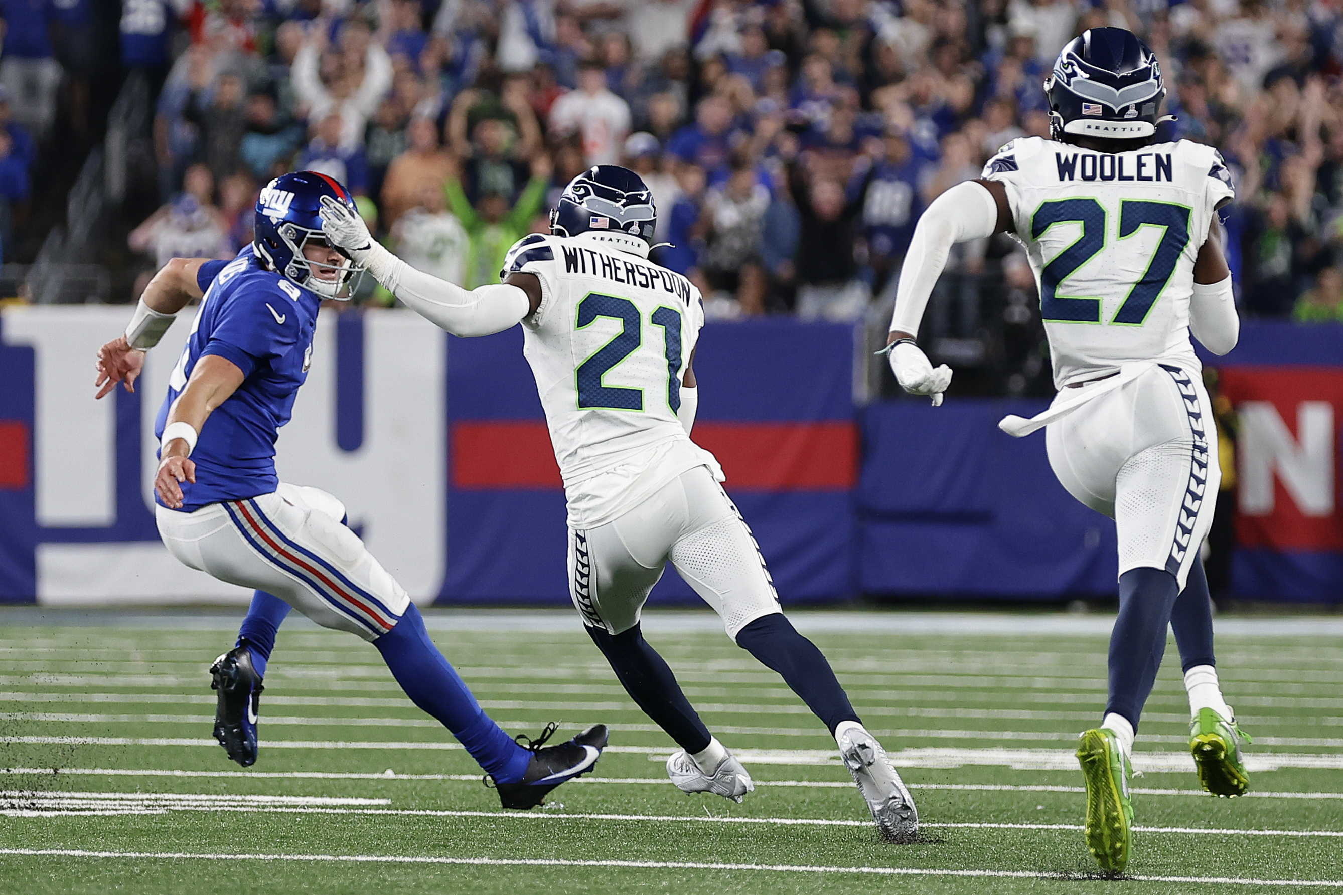 Rookie Devon Witherspoon scores on 97-yard pick six as Seahawks D leads  Seattle over Giants