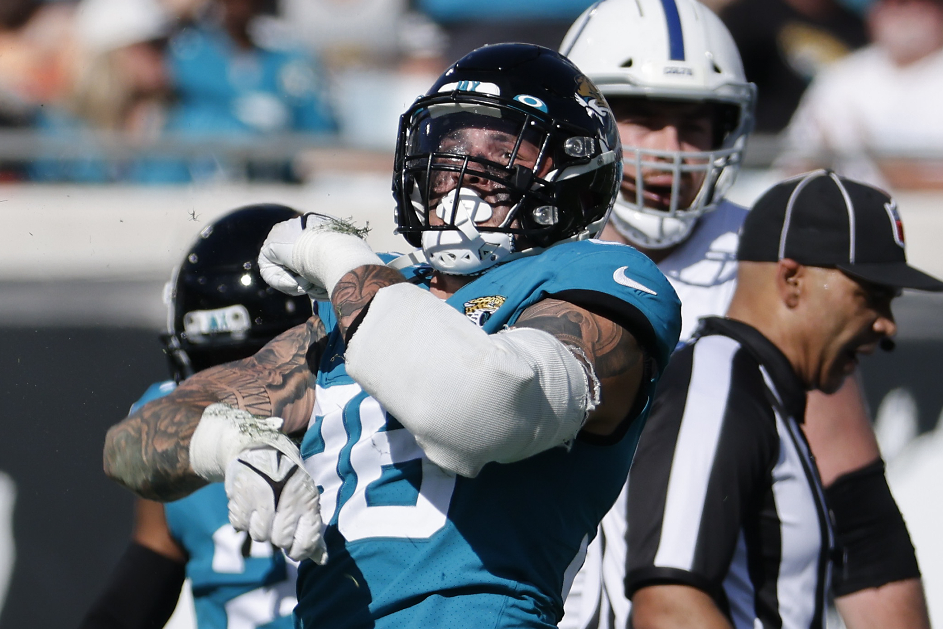 Jacksonville Jaguars lose to the Tennessee Titans in a cold