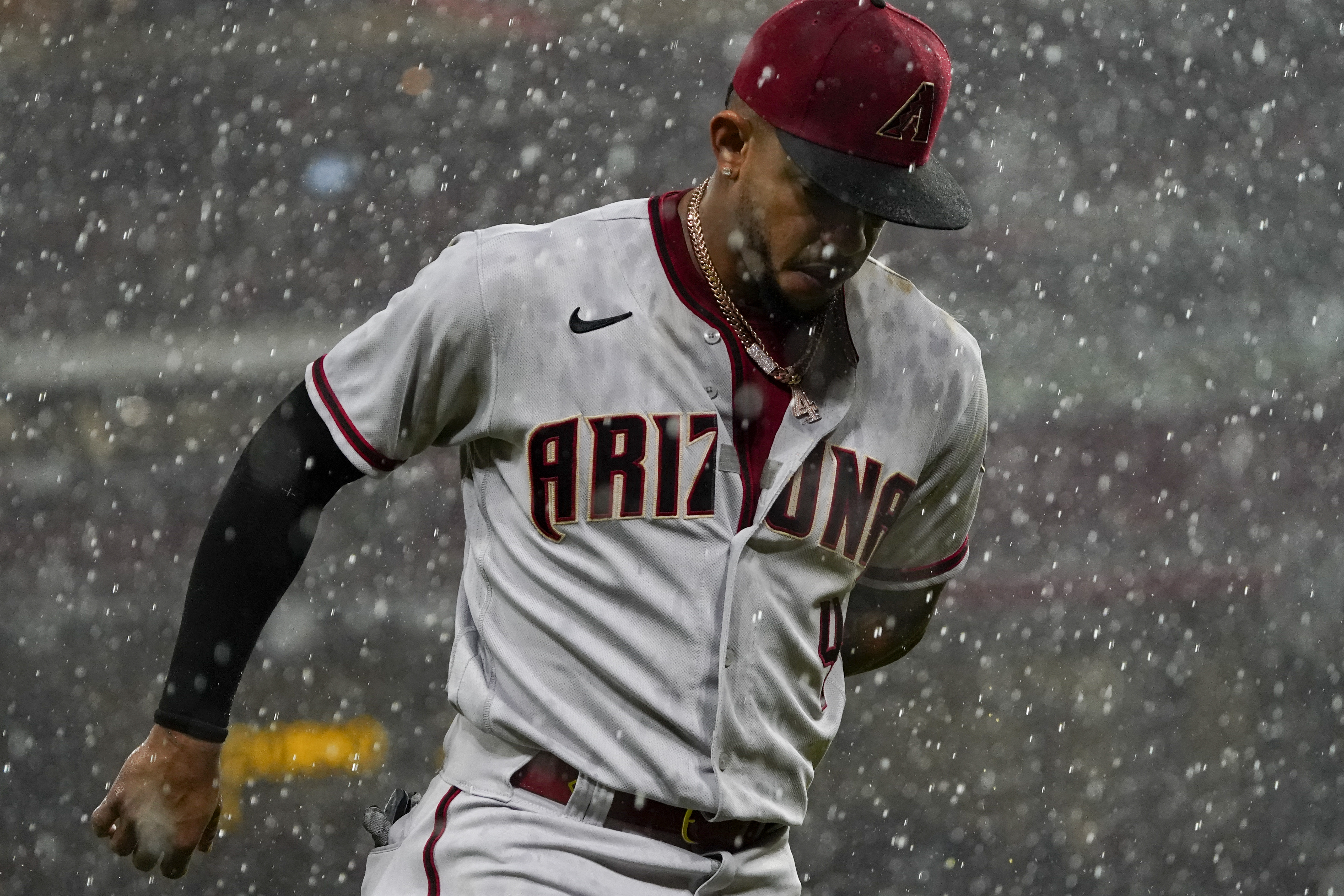 Diamondbacks INF Ketel Marte fools baserunner to steal an out