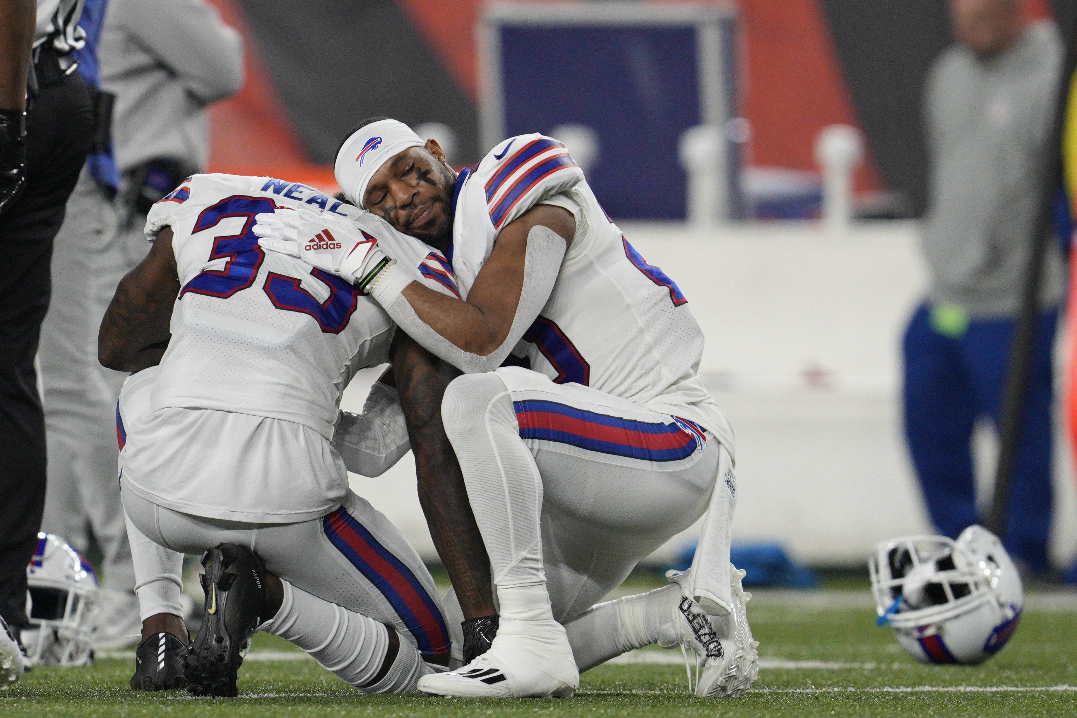 Buffalo Bills drop to their knees in prayer after Damar Hamlin suffers  heart attack on pitch