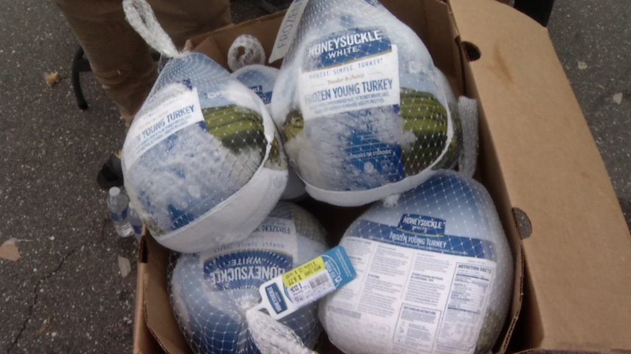 Jacksonville Jaguars giveaway turkeys, food to families ahead of