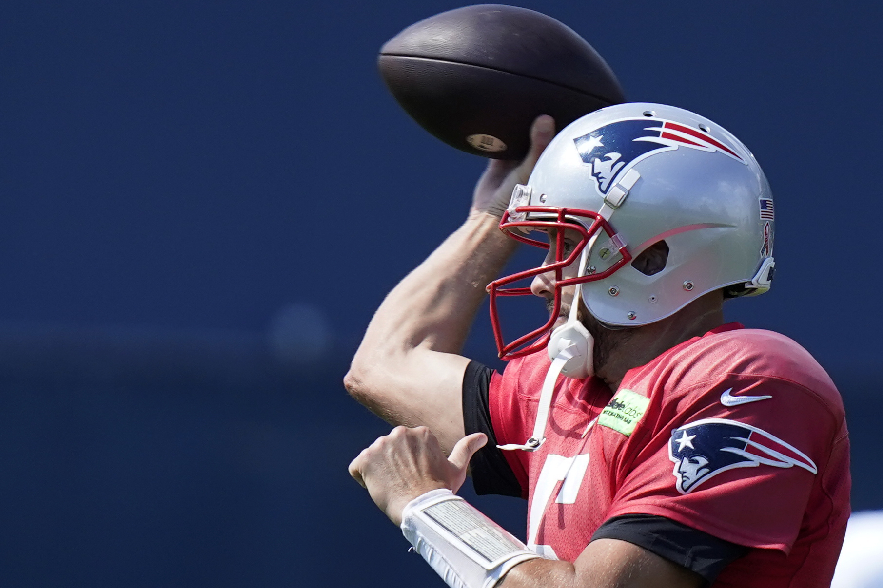 If Mac Jones can't play, Patriots are confident in Brian Hoyer 