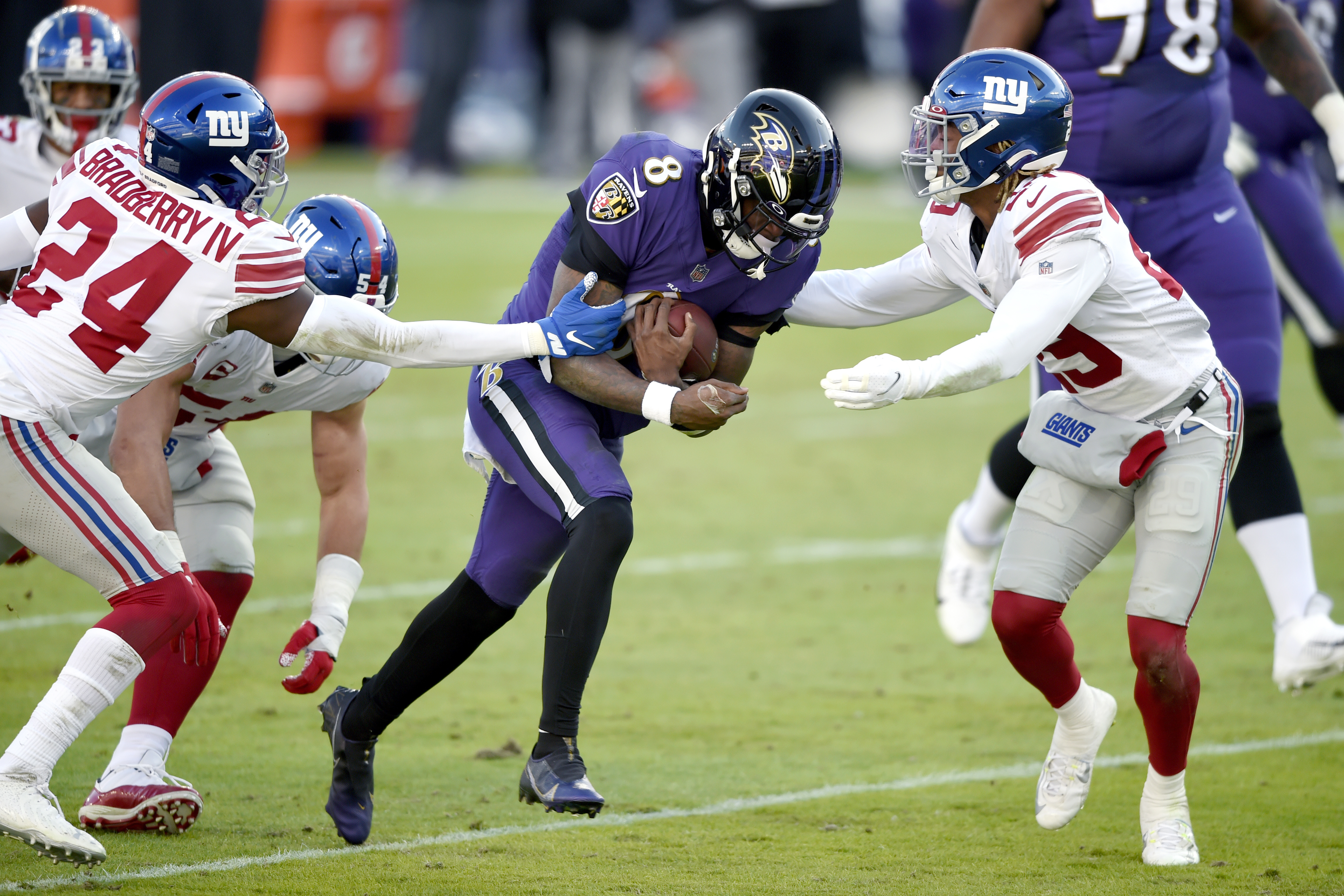 Baltimore Ravens get jump on New York Giants, roll to easy 27-13 victory