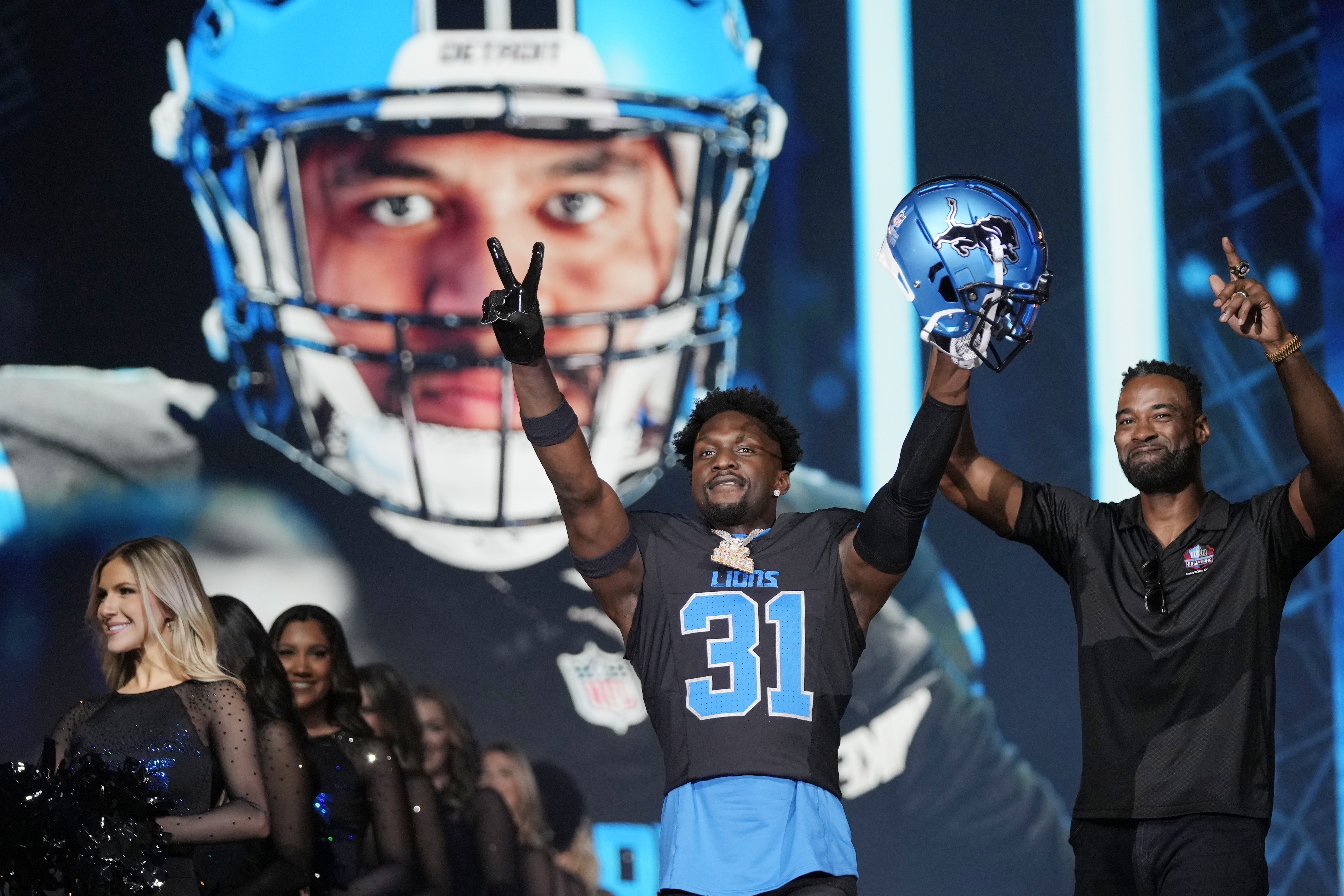 detroit lions helmet monday night football Riddell NFL 2023 On Field Alternate Mini Speed : Sports & Outdoors It is not to be used for play Detroit Lions preparing for Monday