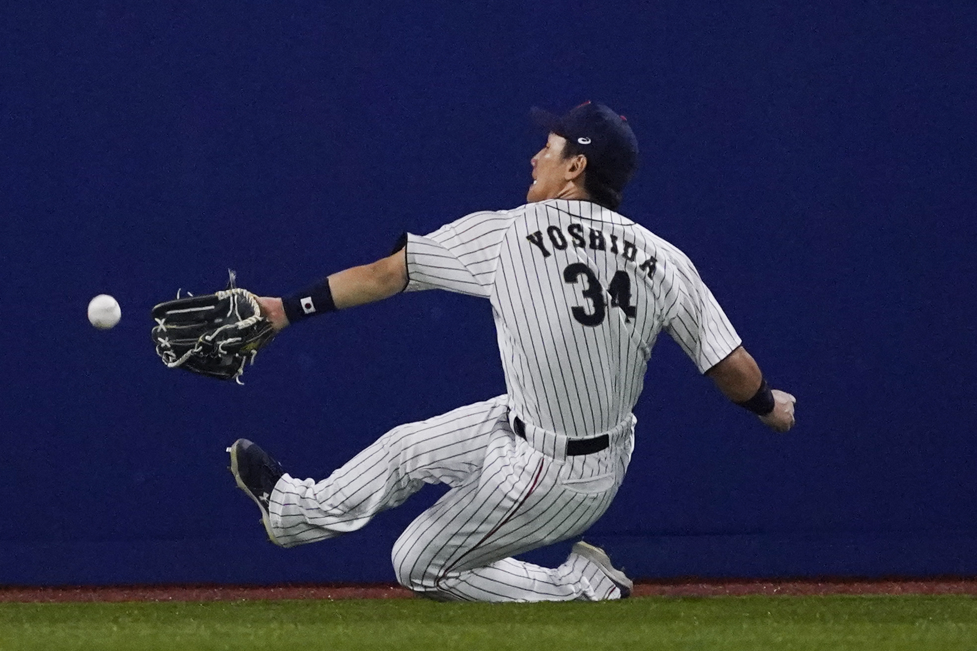 Matsuzaka's first complete game gives Sox big win