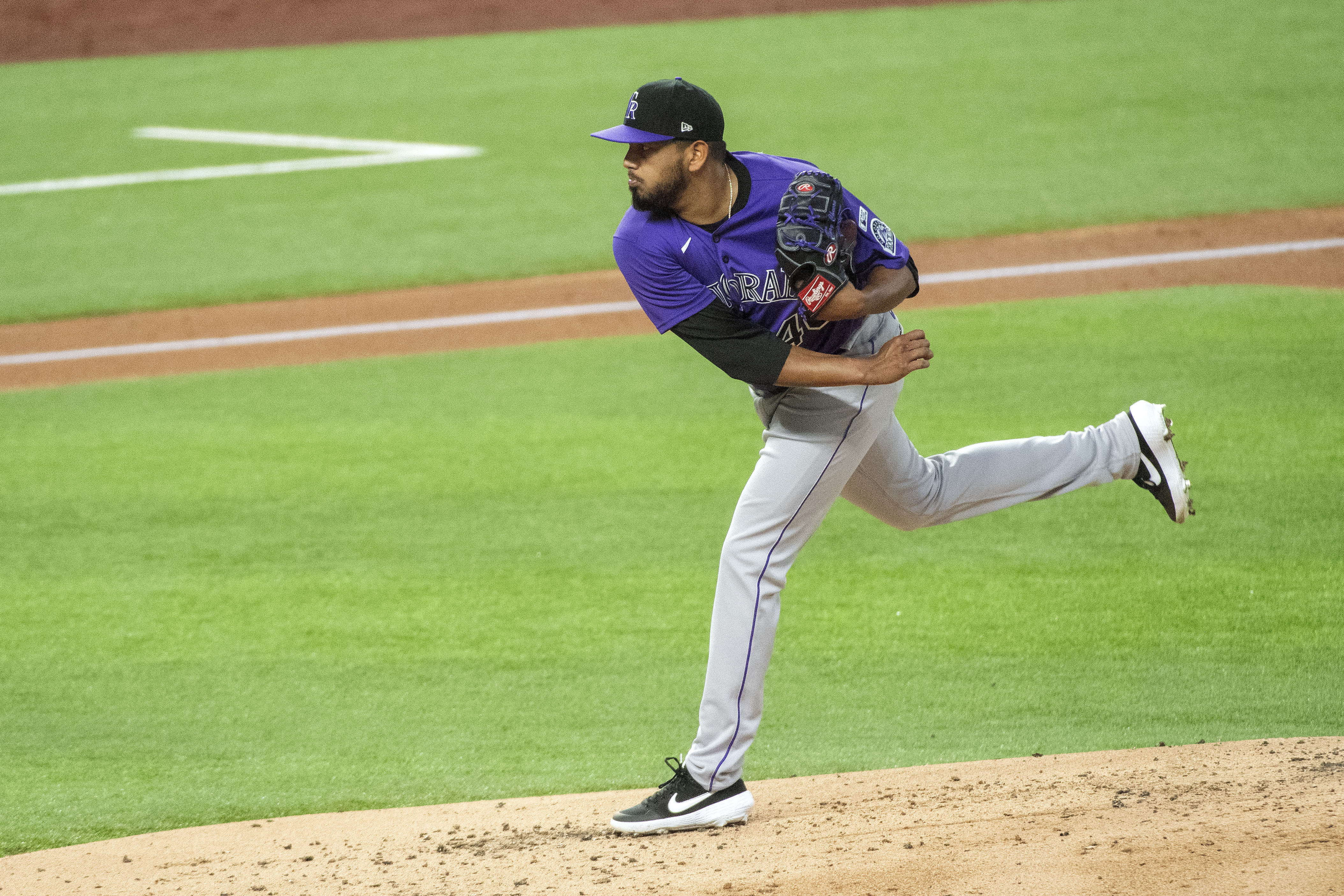 Inside Texas: Rangers open new park in 1-0 win over Rockies