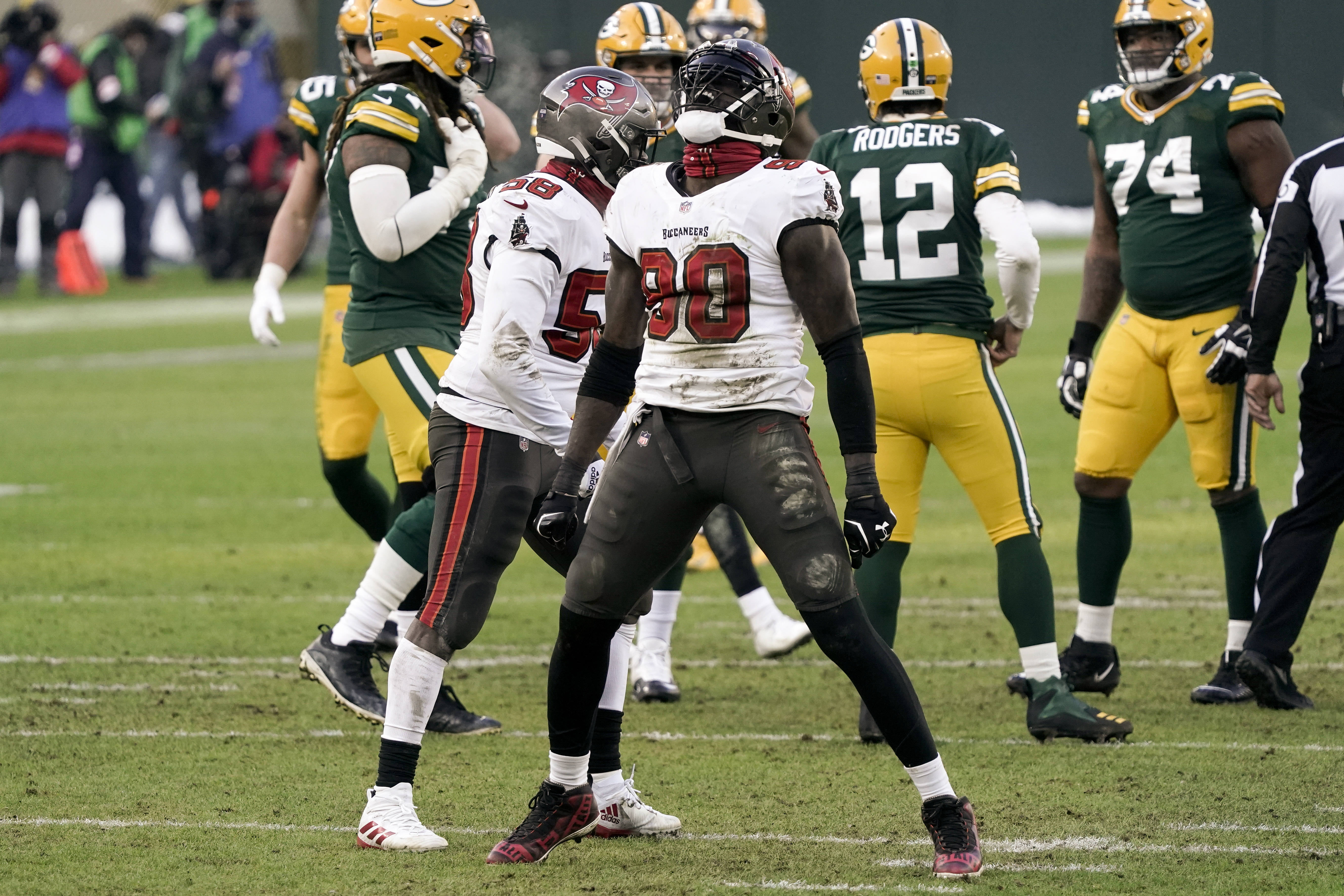 JPP, Barrett pace stingy Buccaneers defense against Rodgers