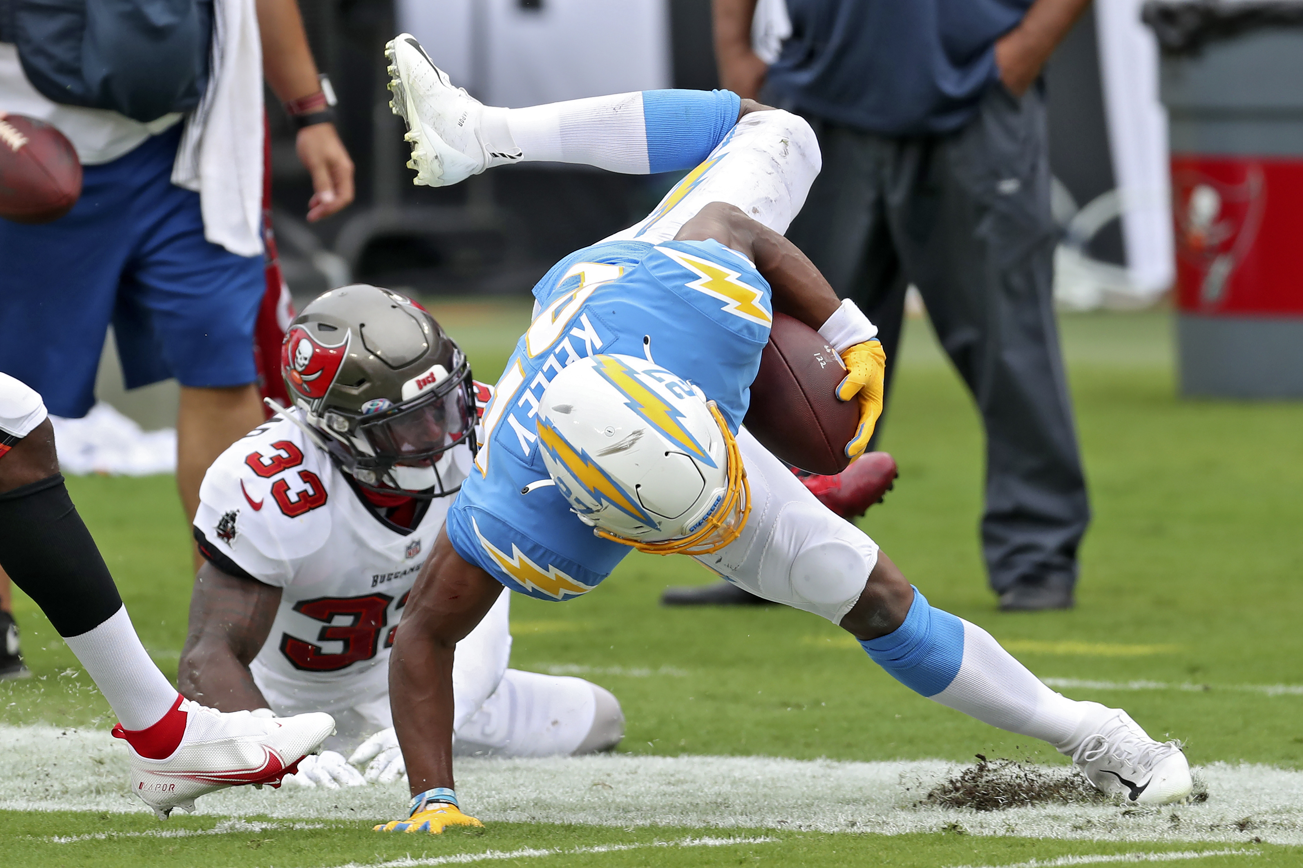 Chargers Fall to Rallying Bucs 38-31 in Third Straight Loss