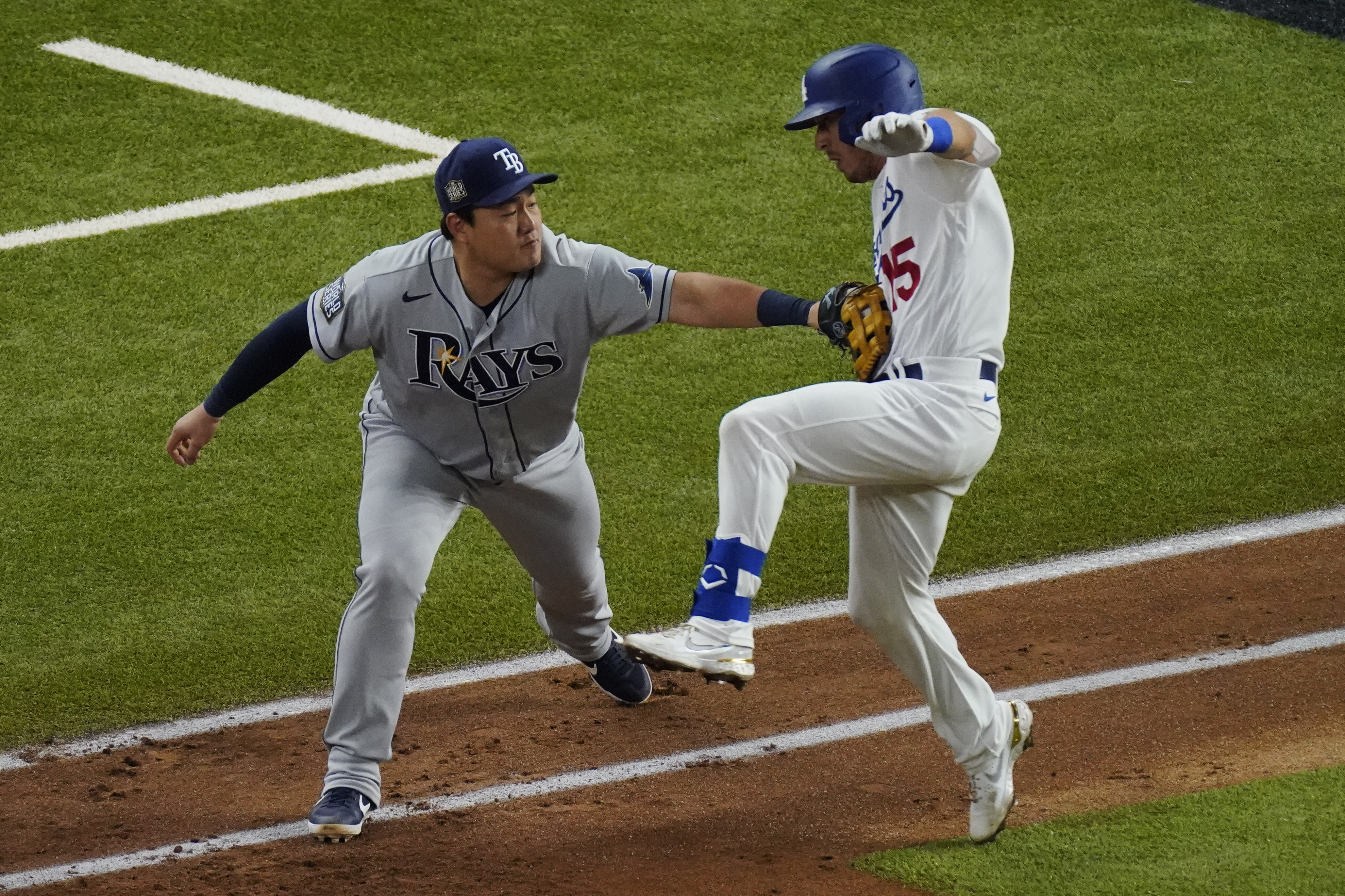 Photos: Dogpile! Dodgers celebrate first title since 1988 after