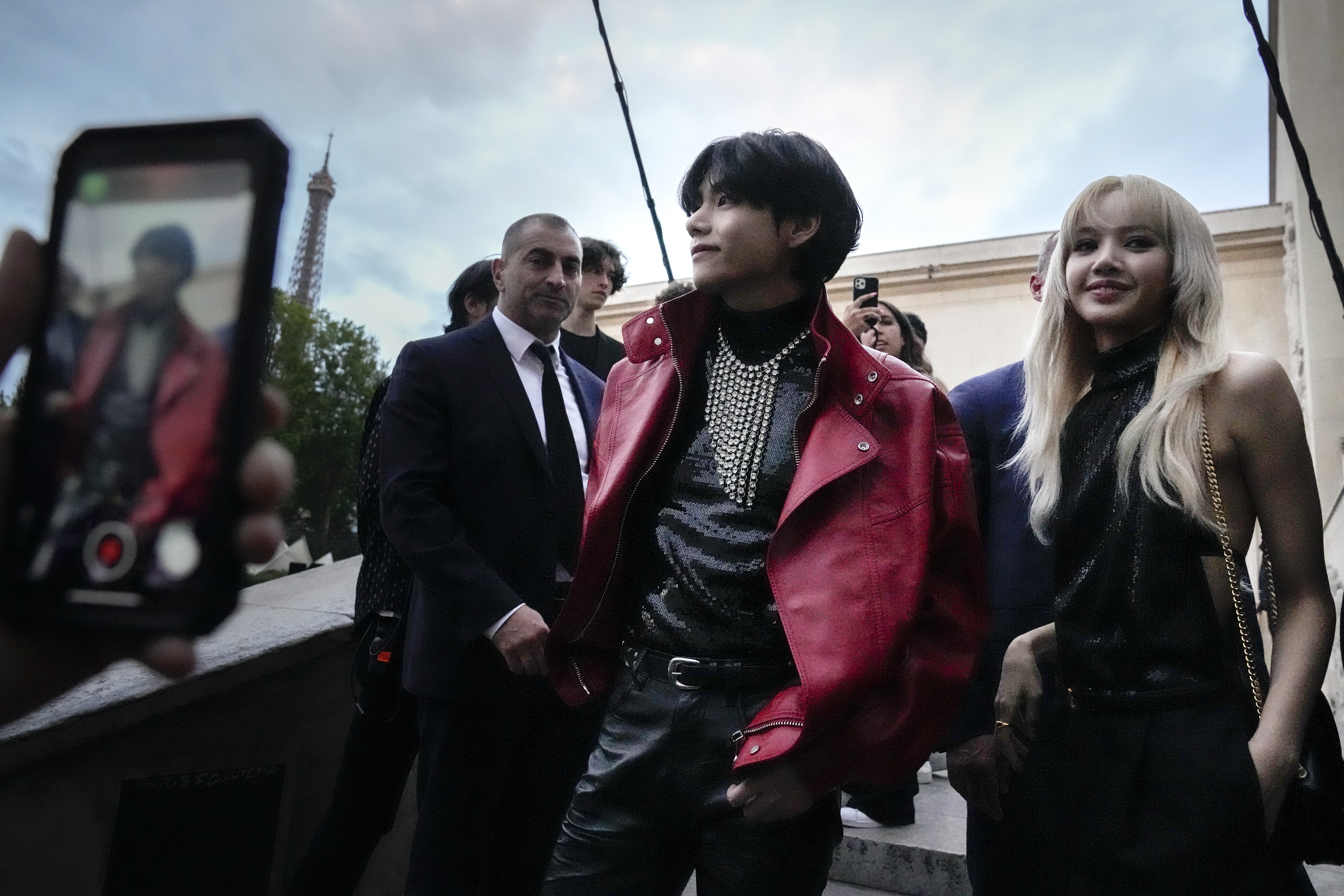 Kim Taehyung aka V from BTS draws huge crowds at Paris Fashion Week - News