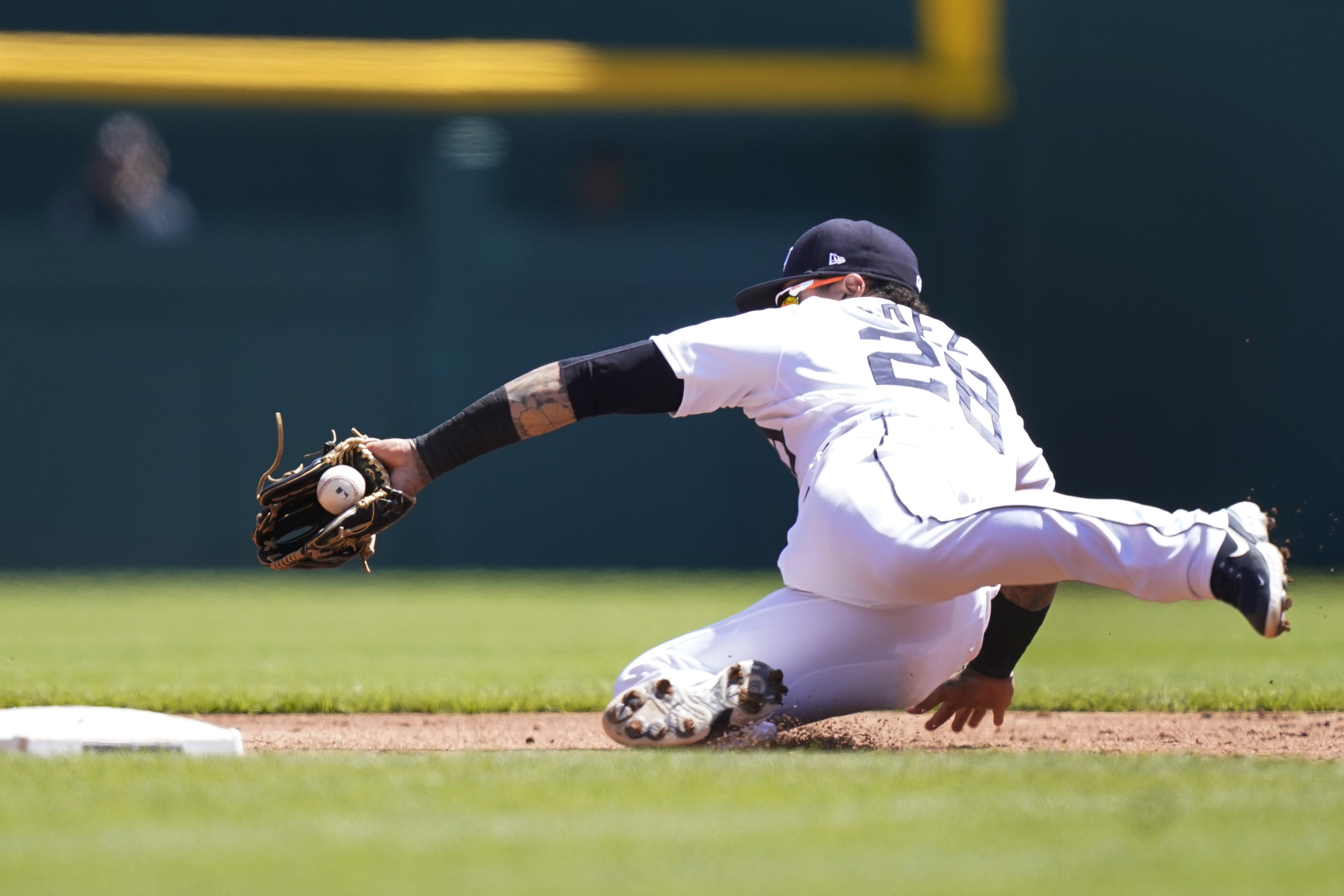 Detroit Tigers shortstop Javier Baez glove flips ball backward