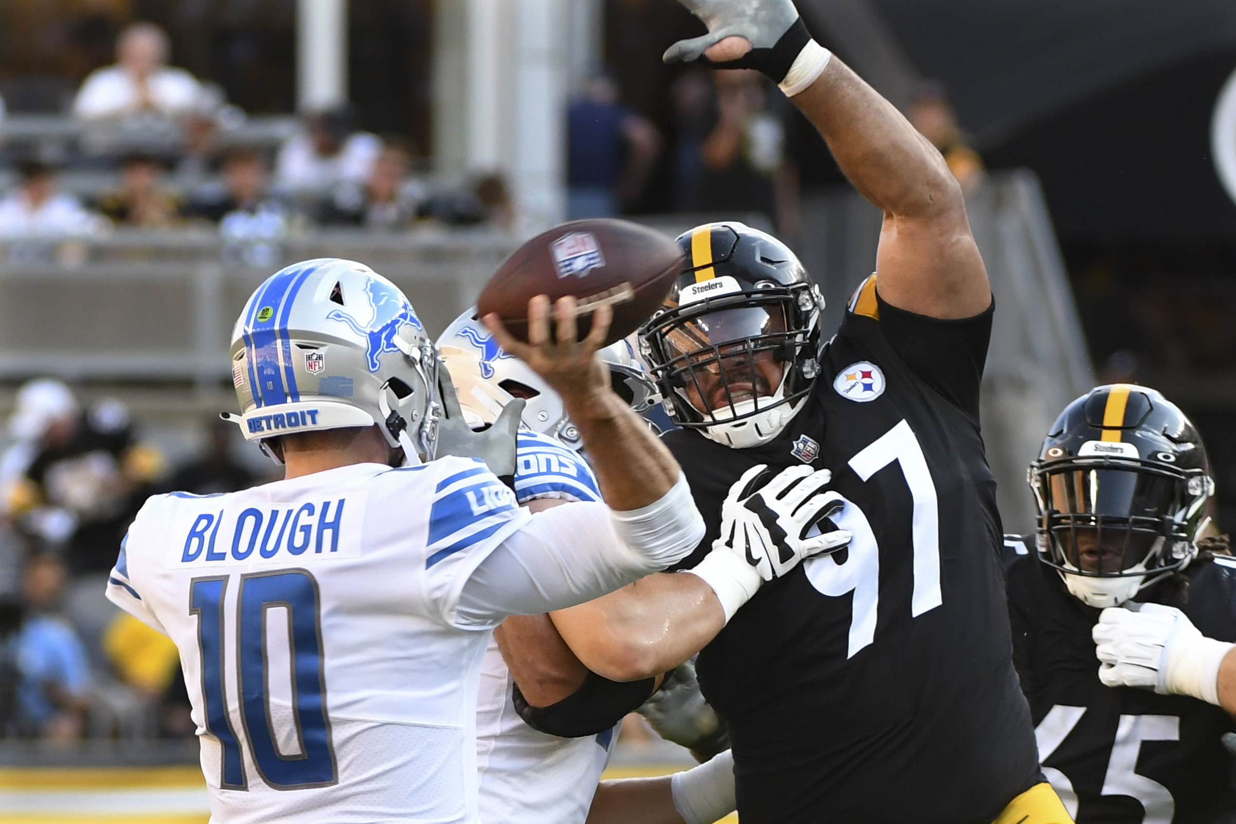 Trubisky makes case for QB job as Steelers top Lions 19-9