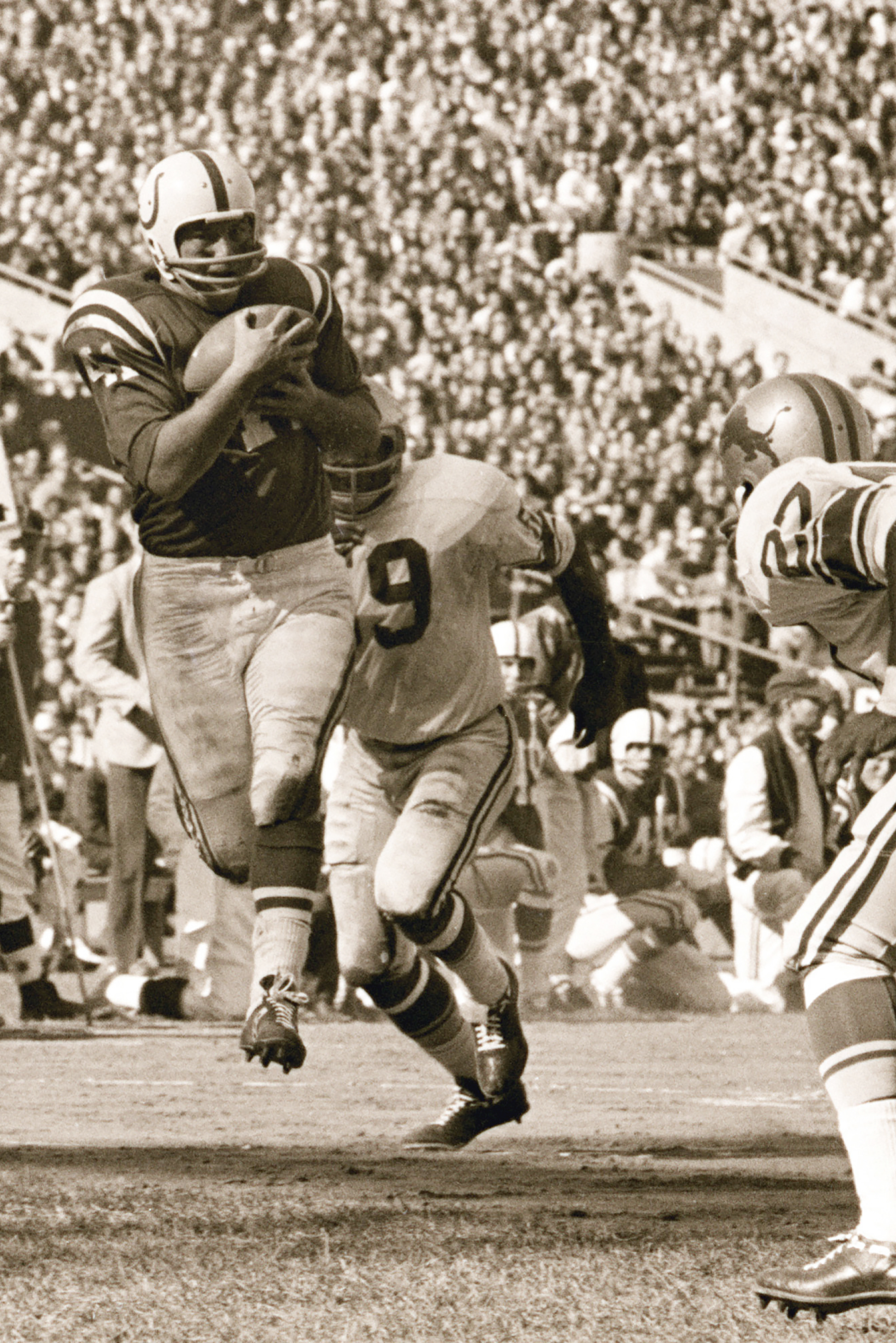 Baltimore Colts RB/fill-in QB Tom Matte, dead at age 82