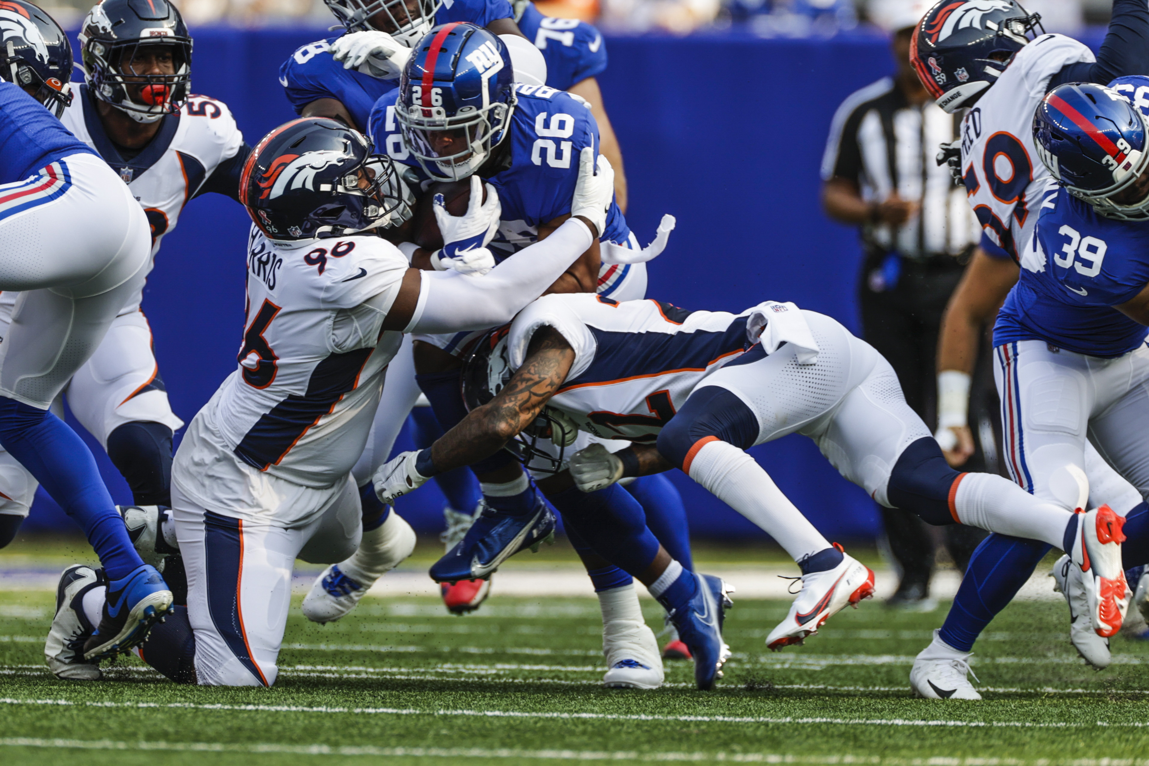 Teddy Bridgewater throws 2 TDs, Broncos pound Giants 27-13